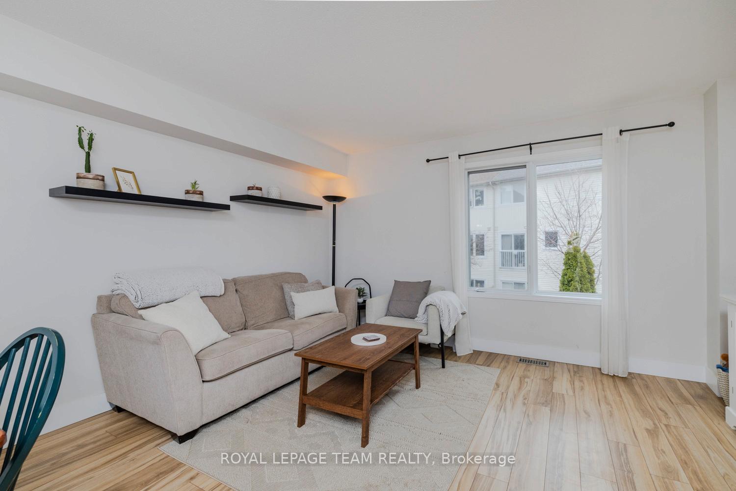 Photo 15 of 78 Manhattan Crescent, Ottawa, Central Park — HOMEH