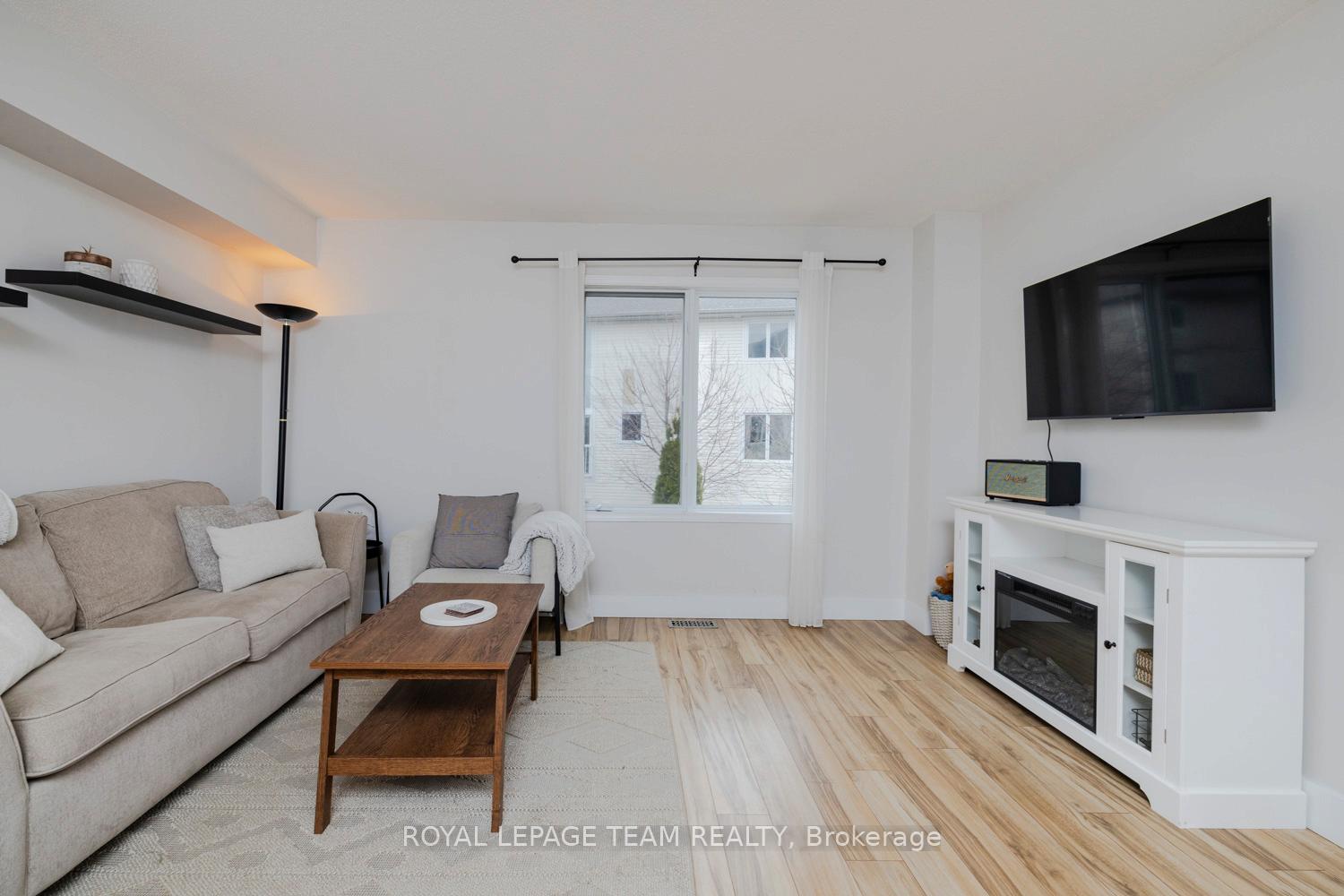 Photo 17 of 78 Manhattan Crescent, Ottawa, Central Park — HOMEH