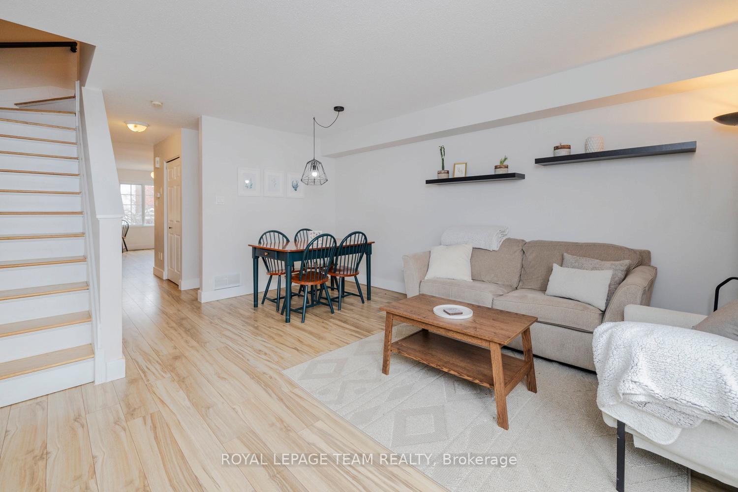 Photo 19 of 78 Manhattan Crescent, Ottawa, Central Park — HOMEH