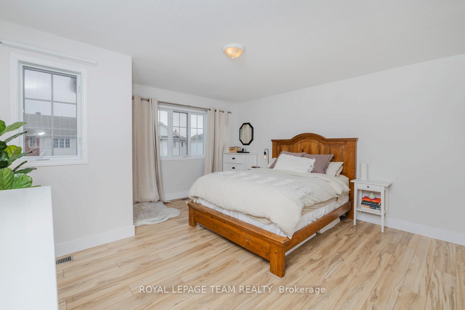 Photo 23 of 78 Manhattan Crescent, Ottawa, Central Park — HOMEH