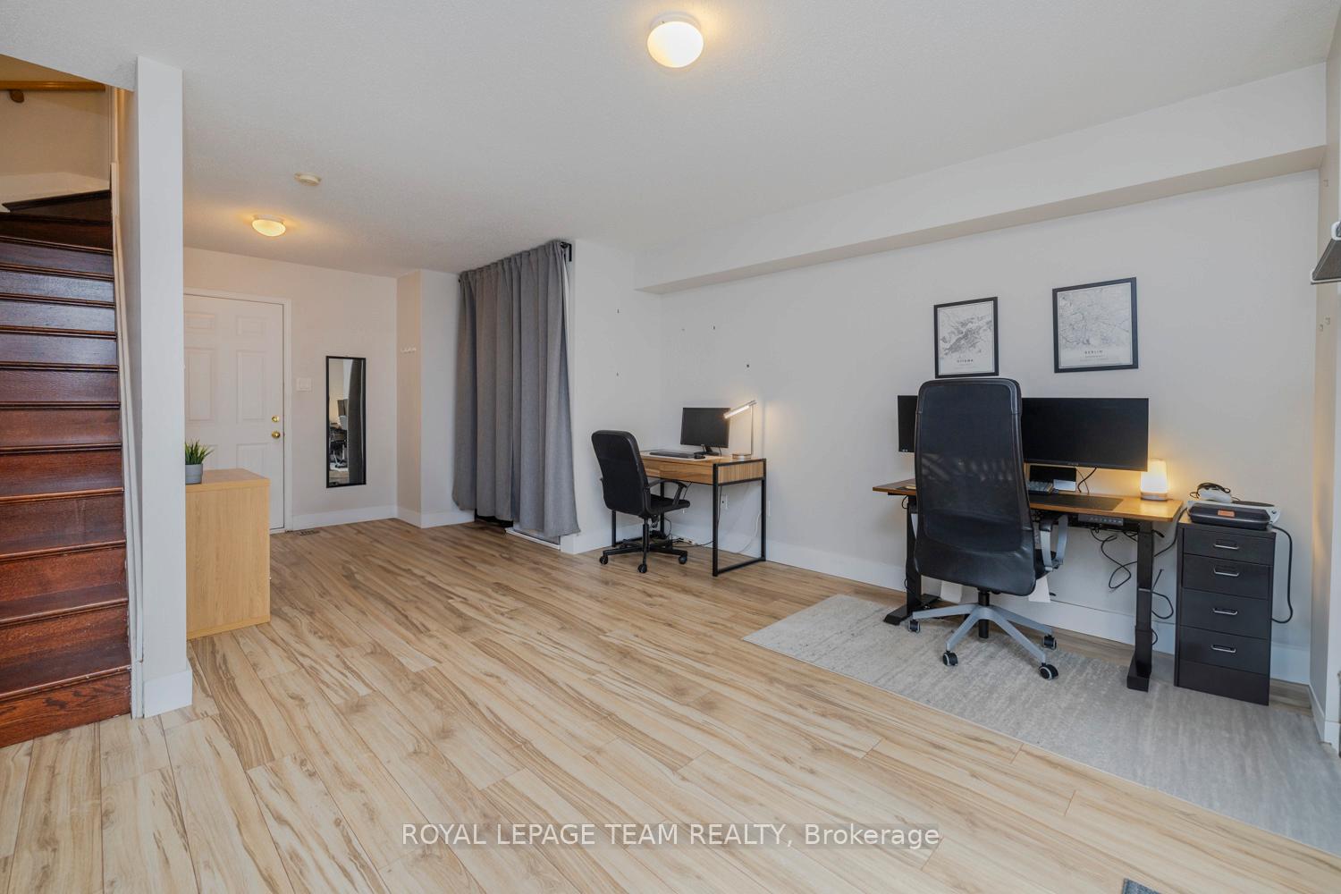 Photo 32 of 78 Manhattan Crescent, Ottawa, Central Park — HOMEH