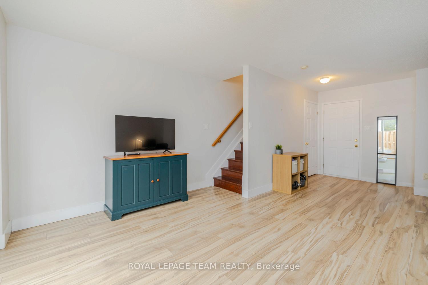 Photo 37 of 78 Manhattan Crescent, Ottawa, Central Park — HOMEH