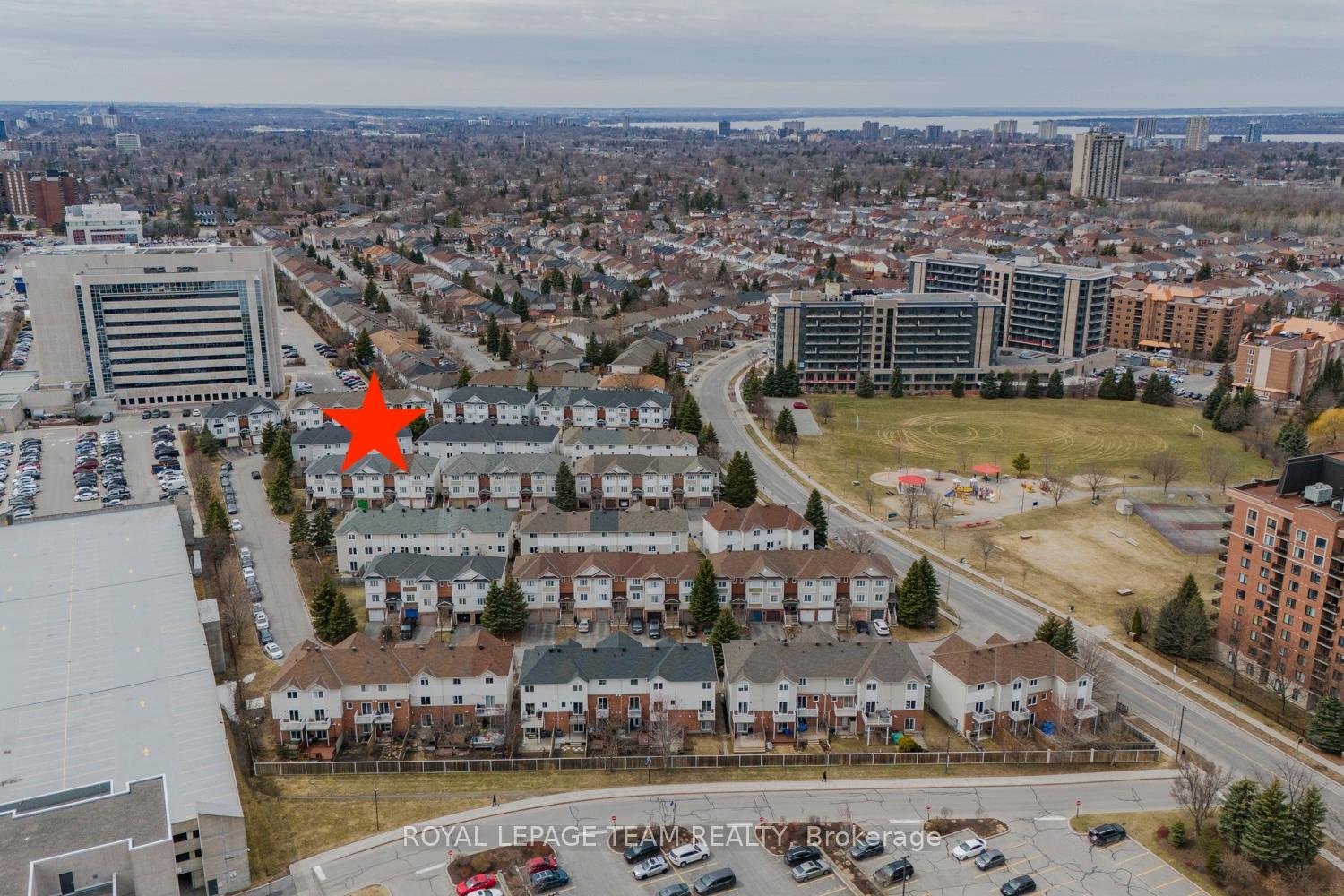 Photo 40 of 78 Manhattan Crescent, Ottawa, Central Park — HOMEH