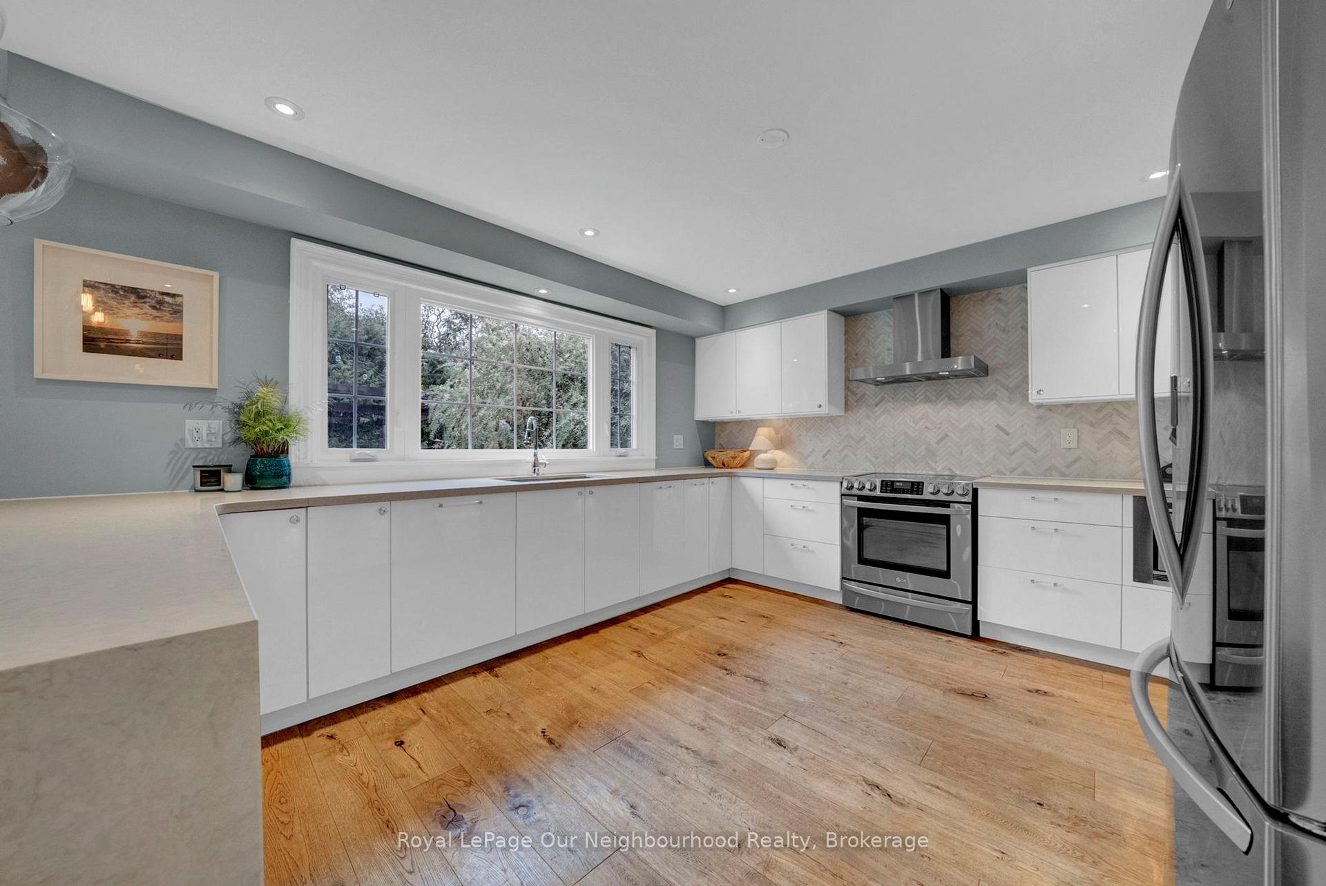 Photo 13 of 106 Hoile Drive N, Ajax, South East — HOMEH
