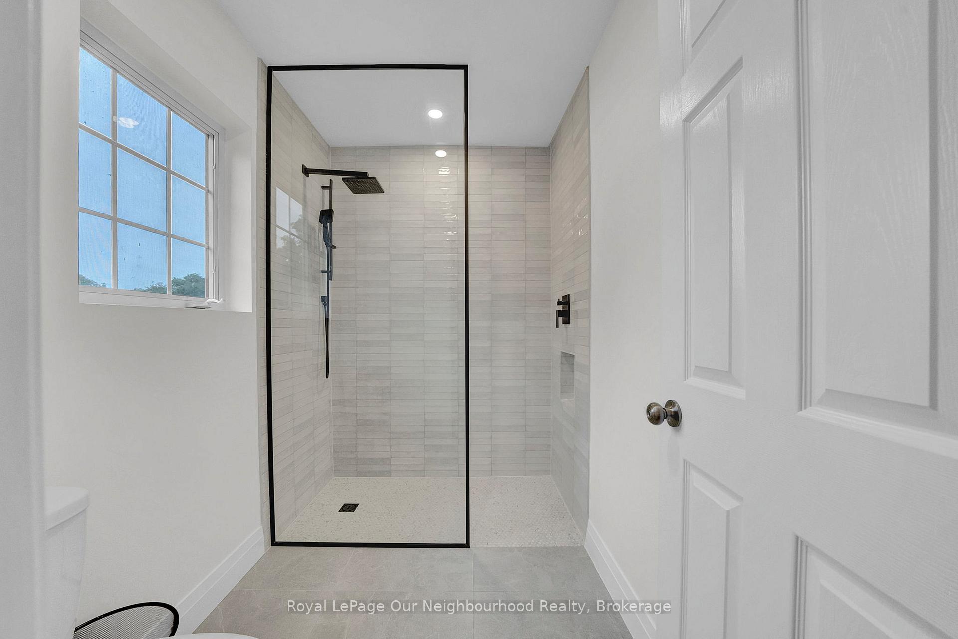 Photo 34 of 106 Hoile Drive N, Ajax, South East — HOMEH
