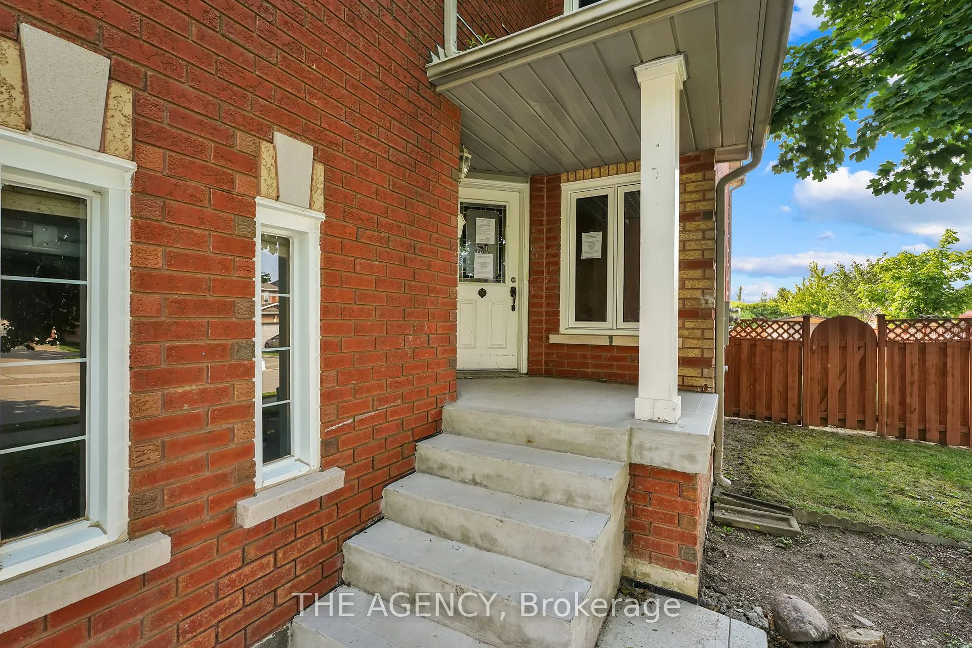 Photo 3 of 48 Zachary Drive, Brampton, Snelgrove — HOMEH
