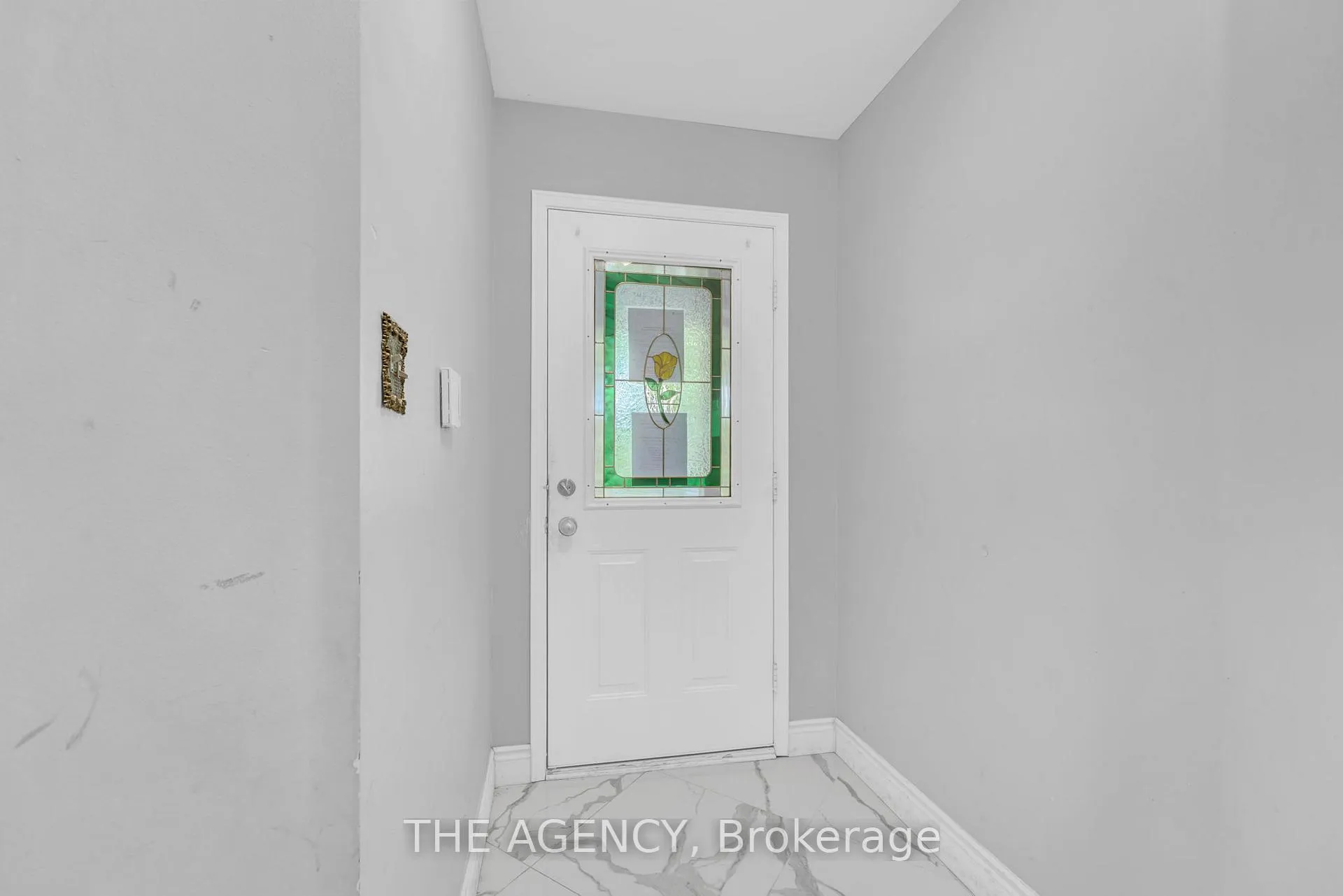 Photo 4 of 48 Zachary Drive, Brampton, Snelgrove — HOMEH
