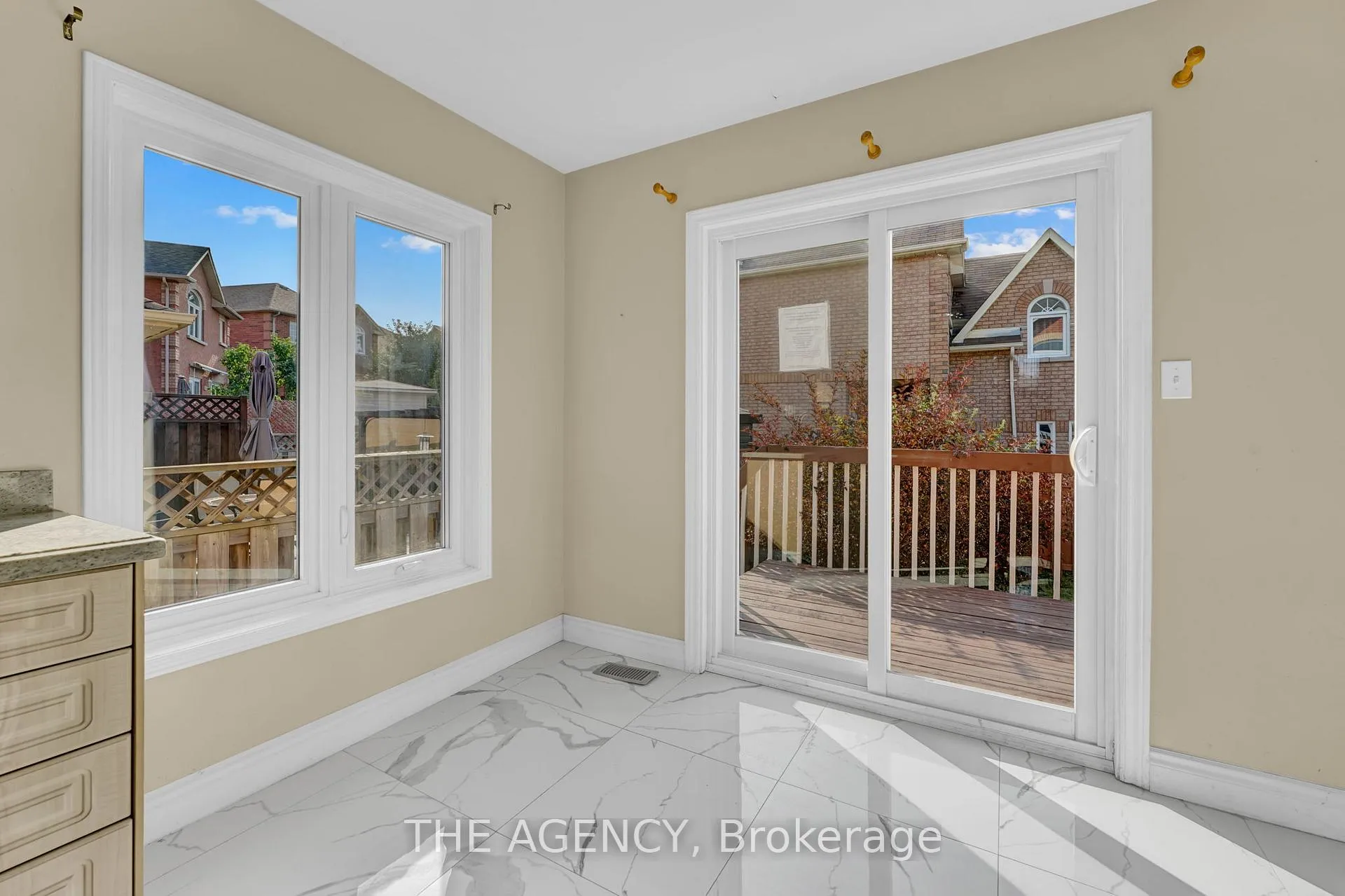 Photo 10 of 48 Zachary Drive, Brampton, Snelgrove — HOMEH