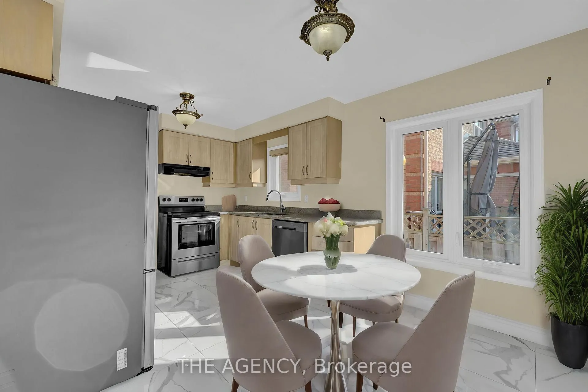 Photo 13 of 48 Zachary Drive, Brampton, Snelgrove — HOMEH