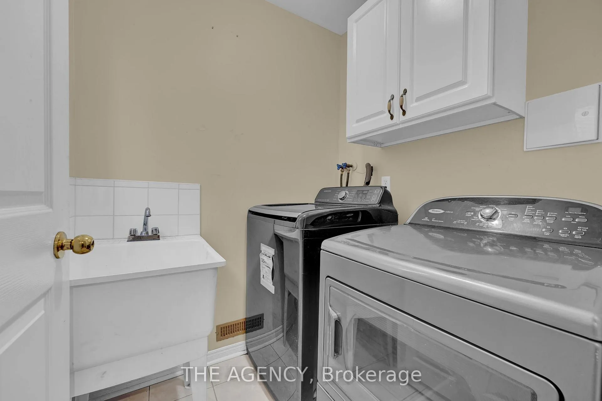Photo 19 of 48 Zachary Drive, Brampton, Snelgrove — HOMEH