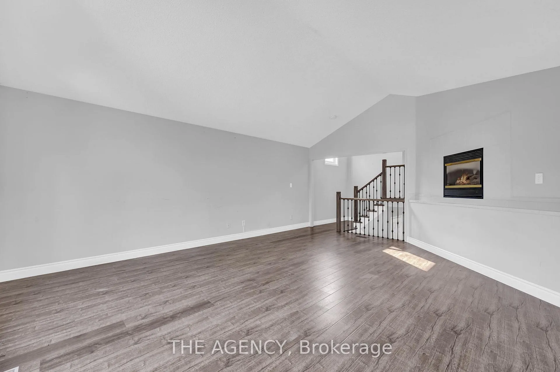 Photo 22 of 48 Zachary Drive, Brampton, Snelgrove — HOMEH