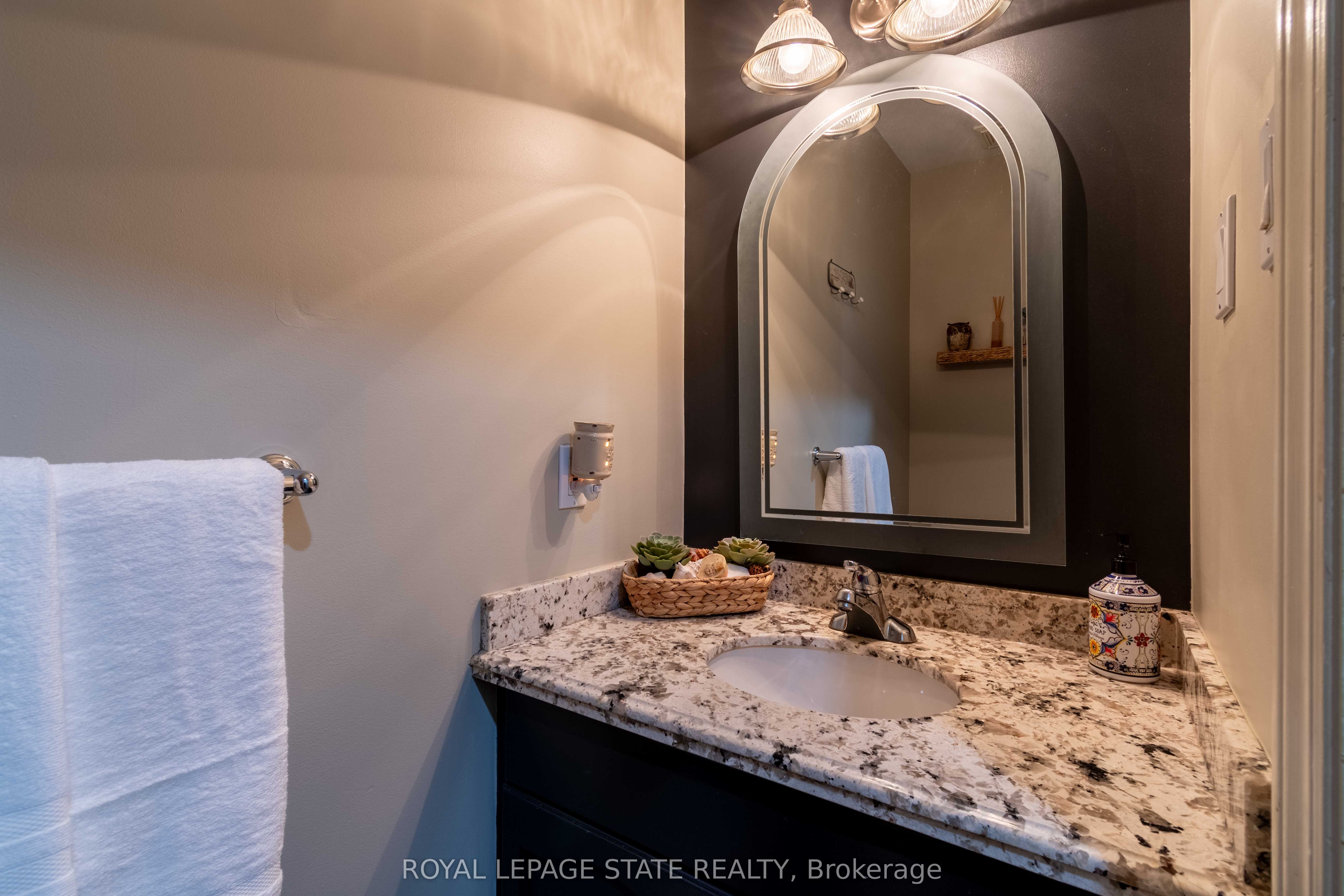 Photo 63 of 46 Hawkswood Trail, Hamilton, Carpenter — HOMEH