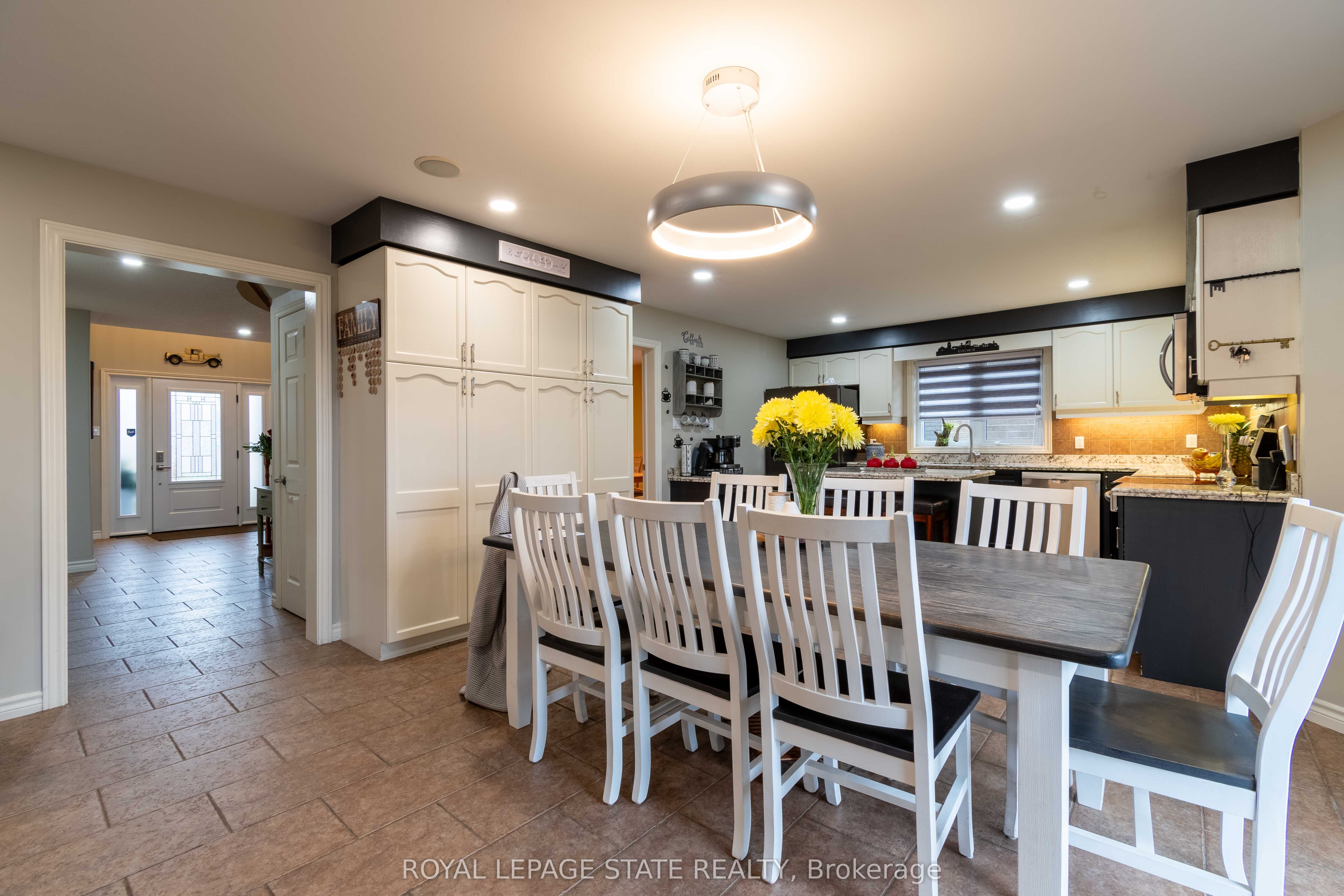 Photo 57 of 46 Hawkswood Trail, Hamilton, Carpenter — HOMEH