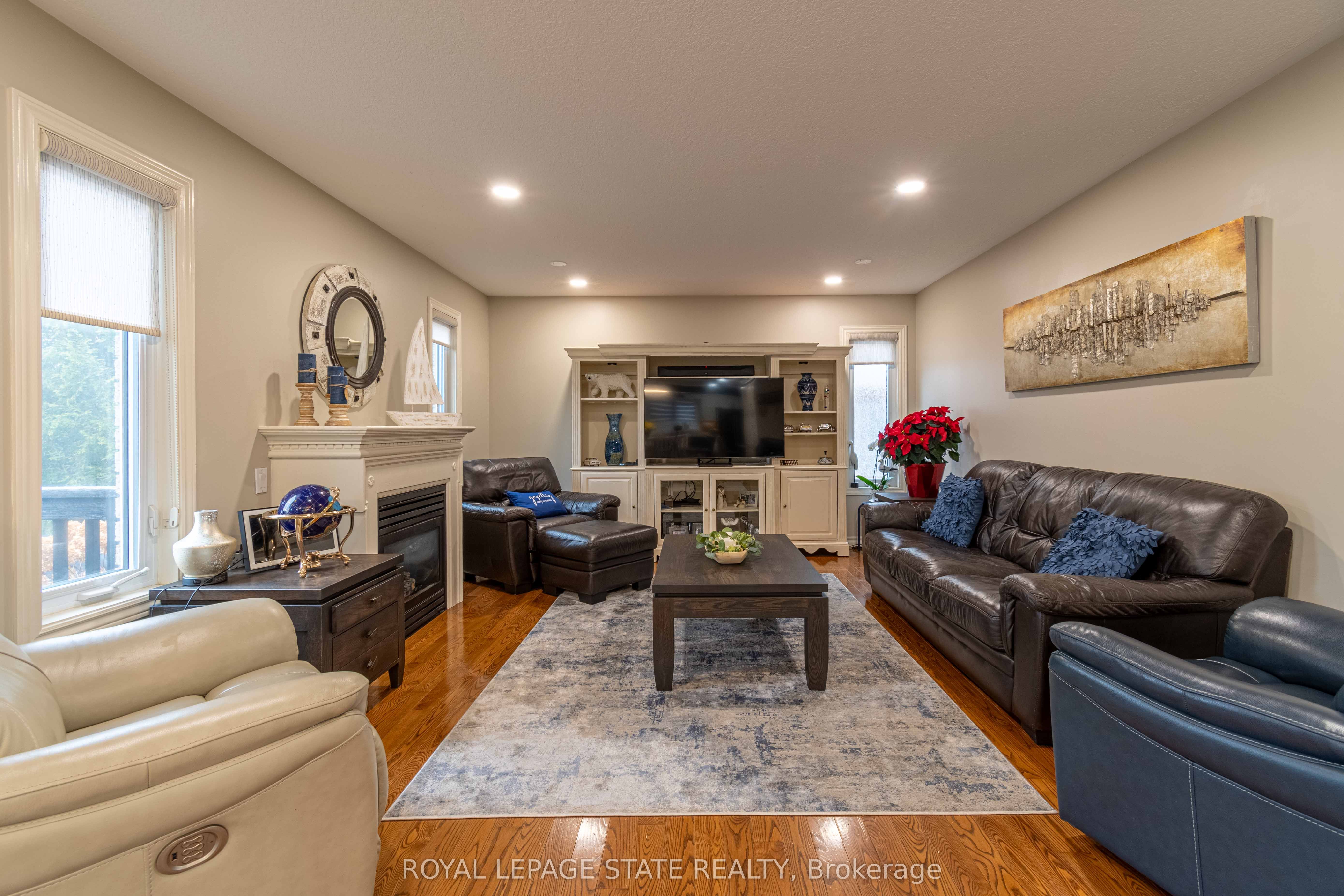 Photo 58 of 46 Hawkswood Trail, Hamilton, Carpenter — HOMEH
