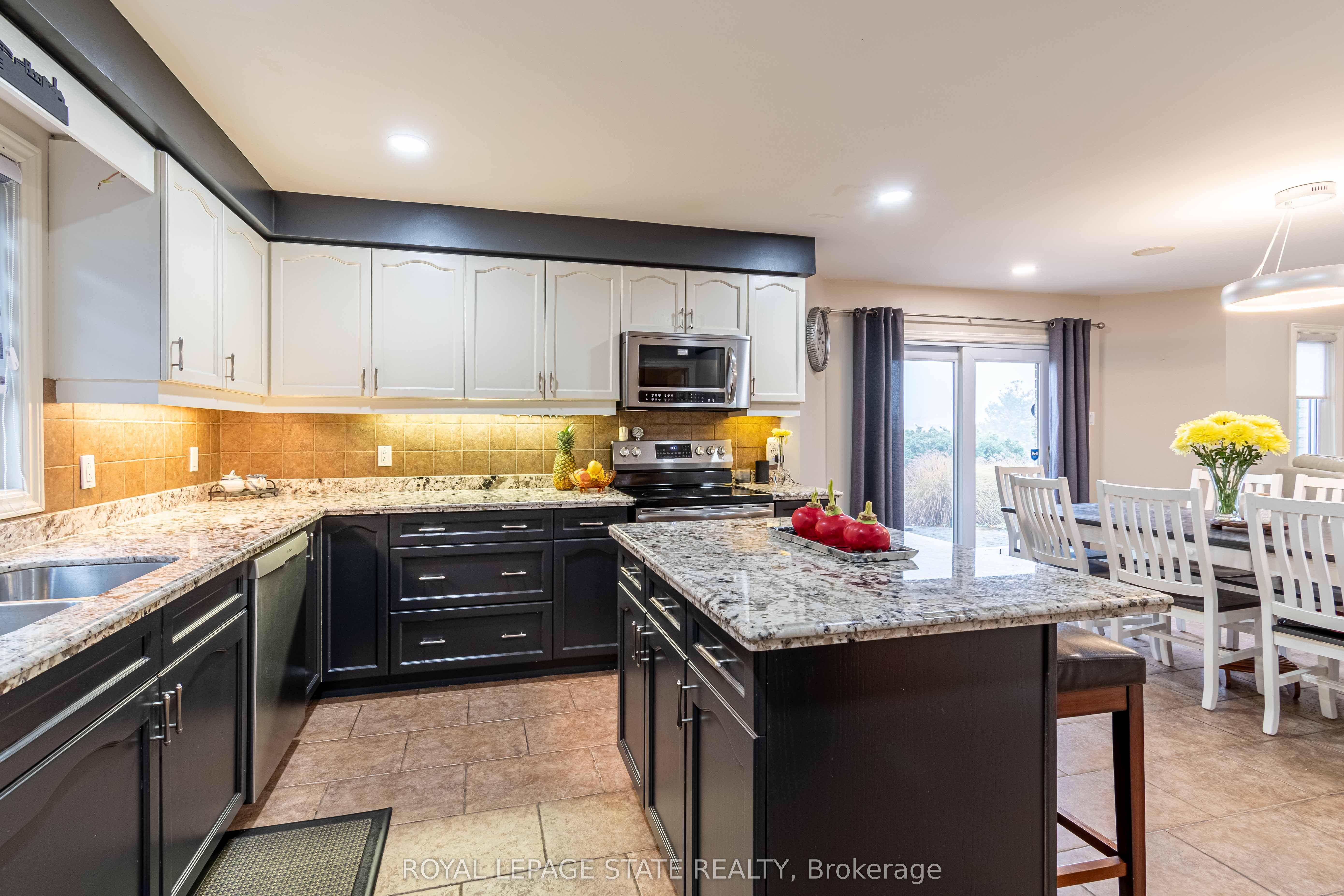 Photo 54 of 46 Hawkswood Trail, Hamilton, Carpenter — HOMEH