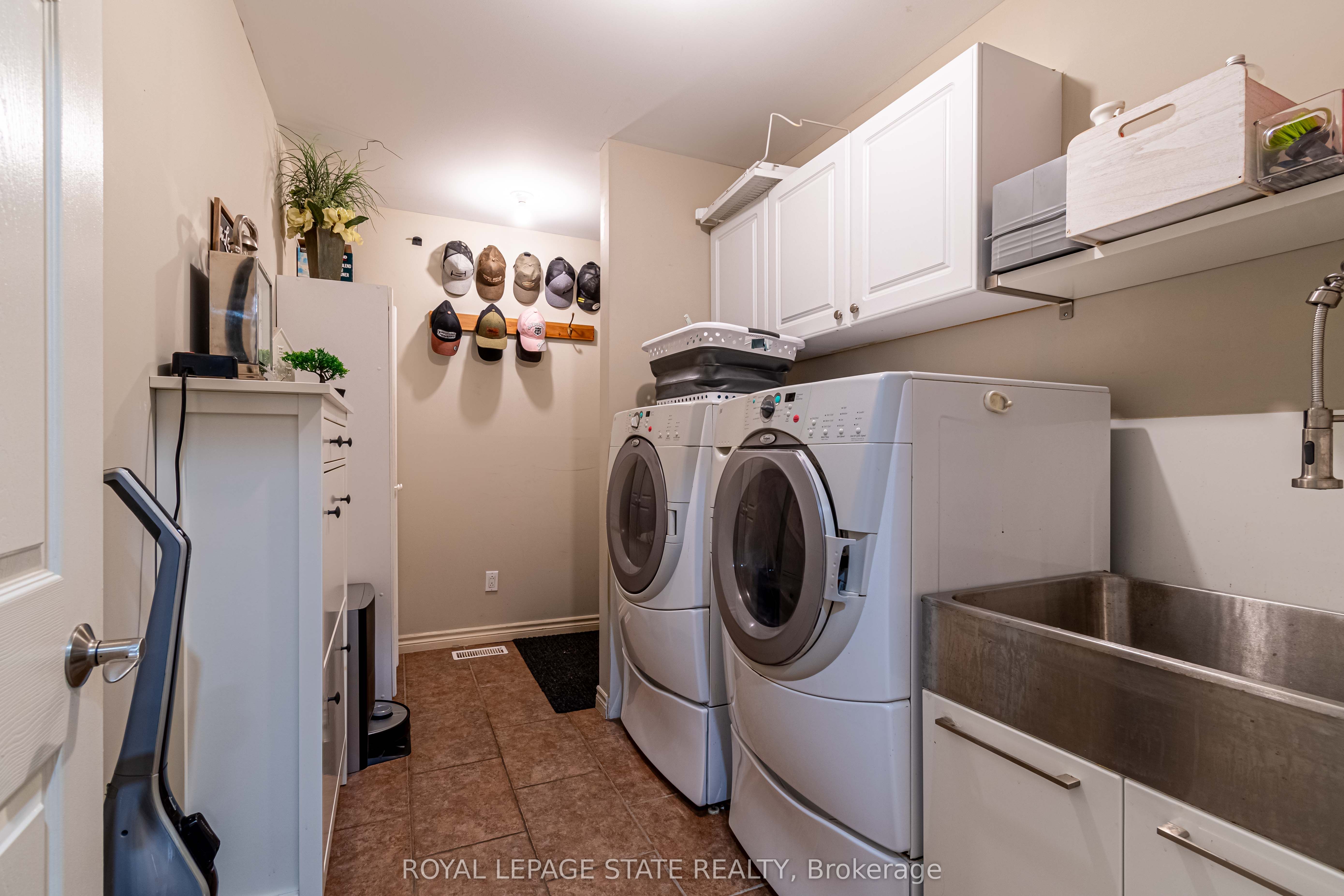 Photo 64 of 46 Hawkswood Trail, Hamilton, Carpenter — HOMEH