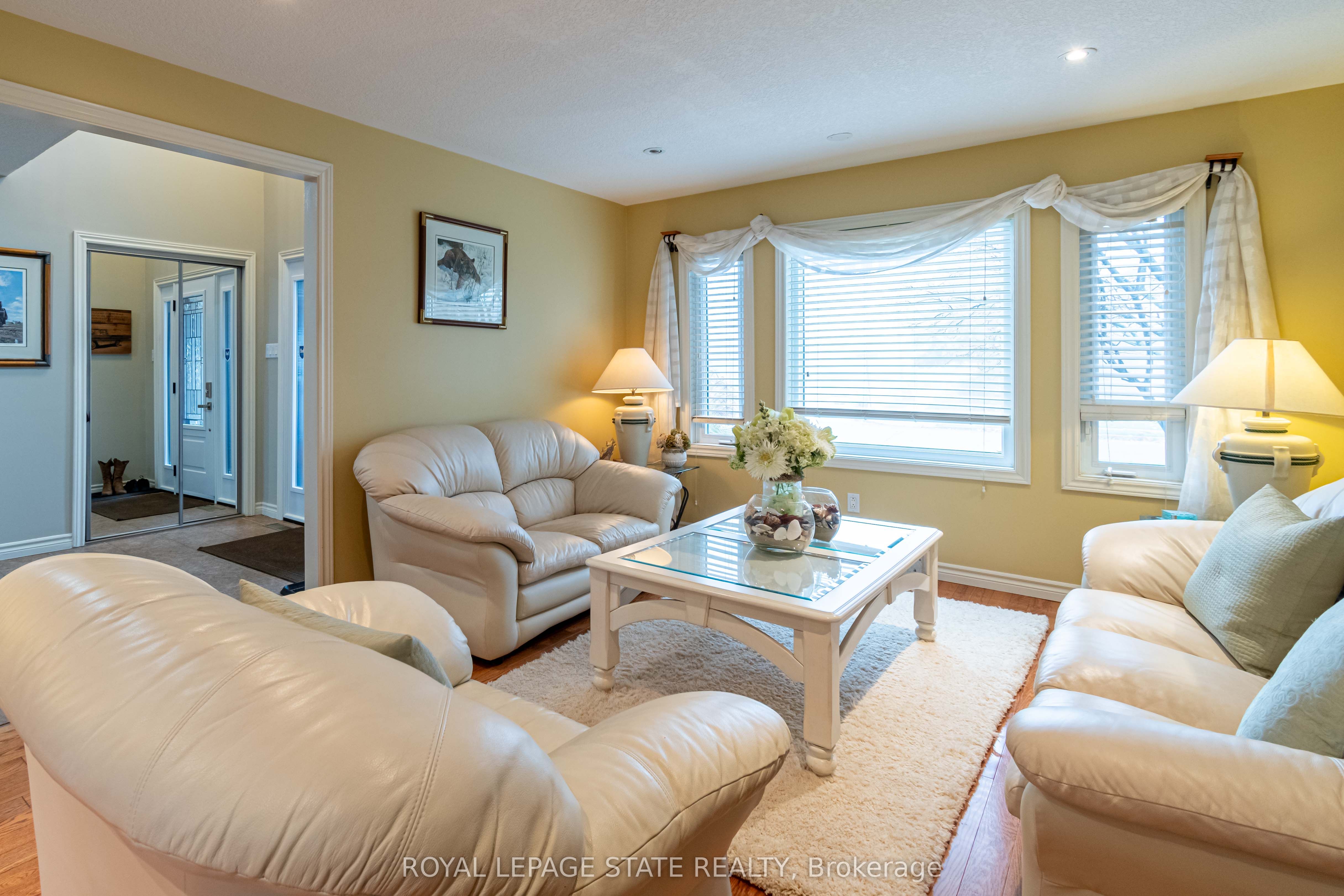 Photo 49 of 46 Hawkswood Trail, Hamilton, Carpenter — HOMEH
