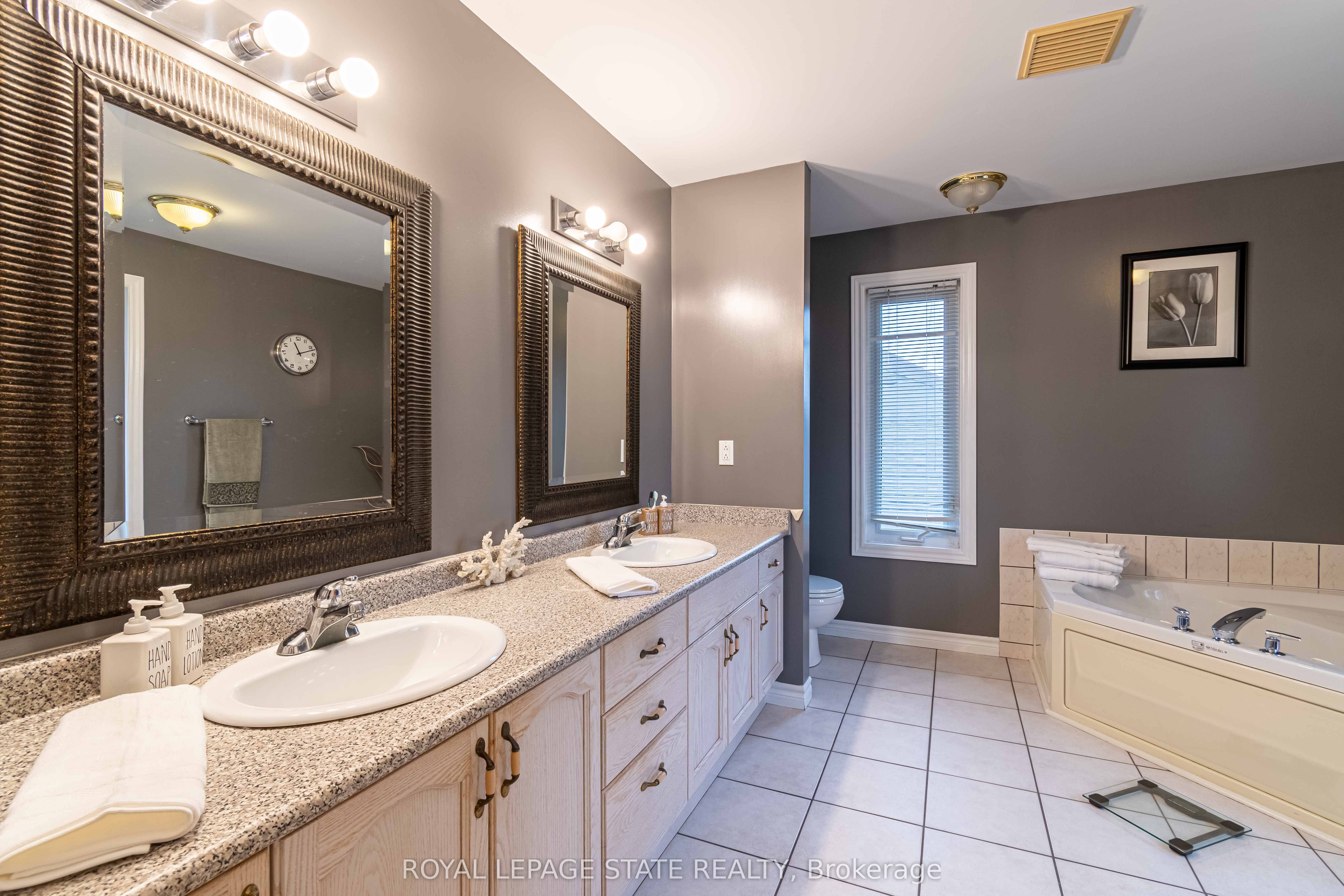 Photo 70 of 46 Hawkswood Trail, Hamilton, Carpenter — HOMEH