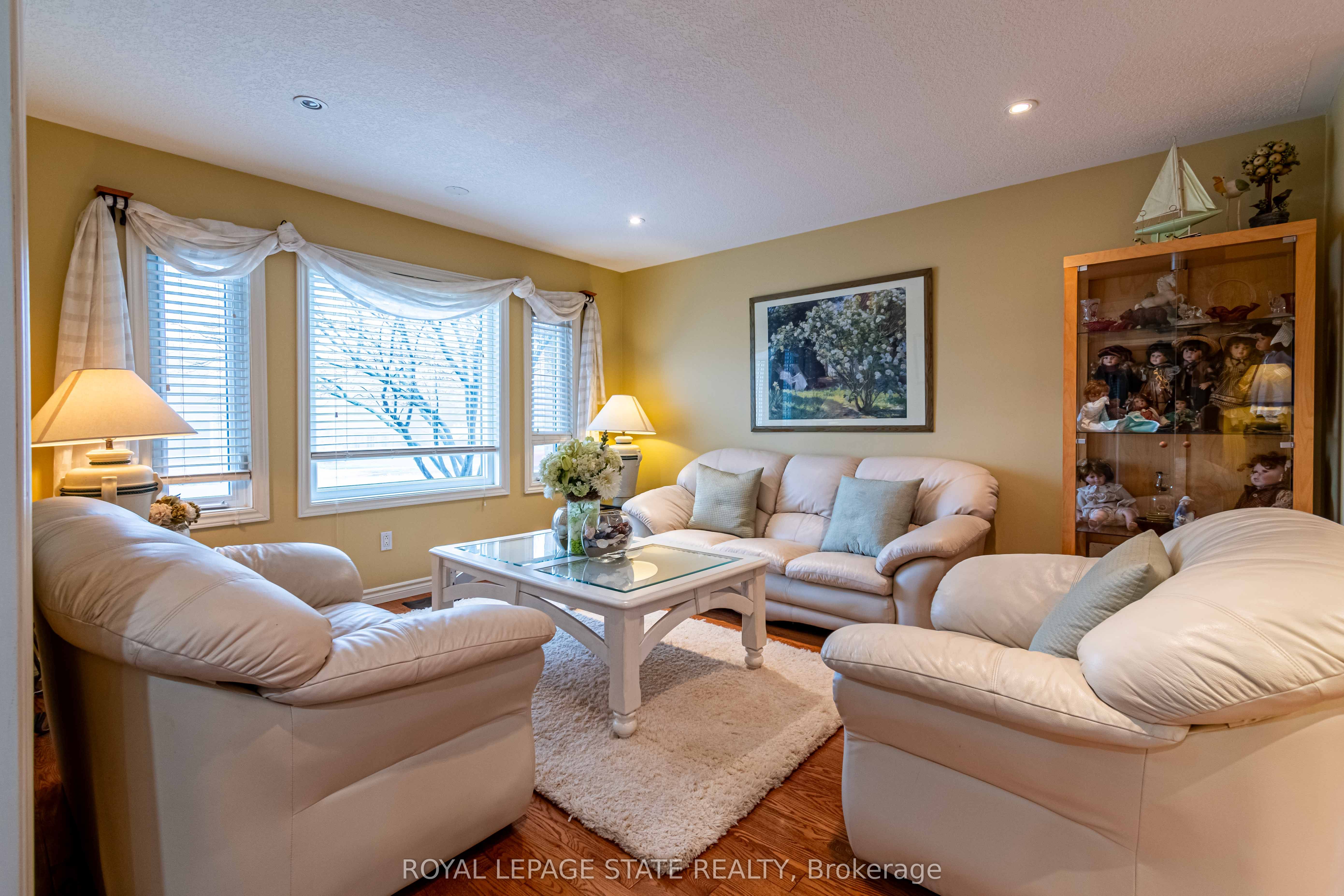 Photo 48 of 46 Hawkswood Trail, Hamilton, Carpenter — HOMEH