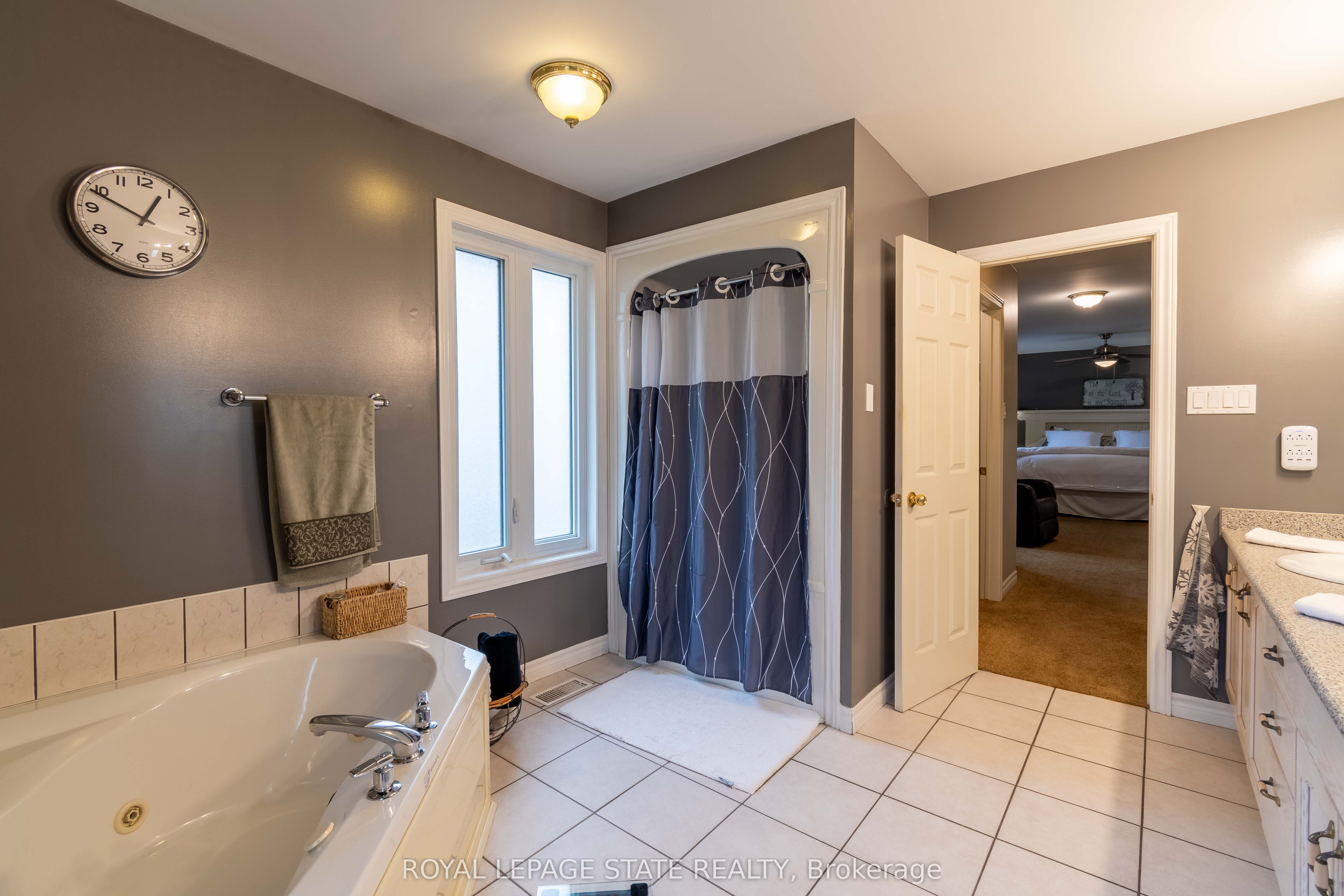 Photo 71 of 46 Hawkswood Trail, Hamilton, Carpenter — HOMEH