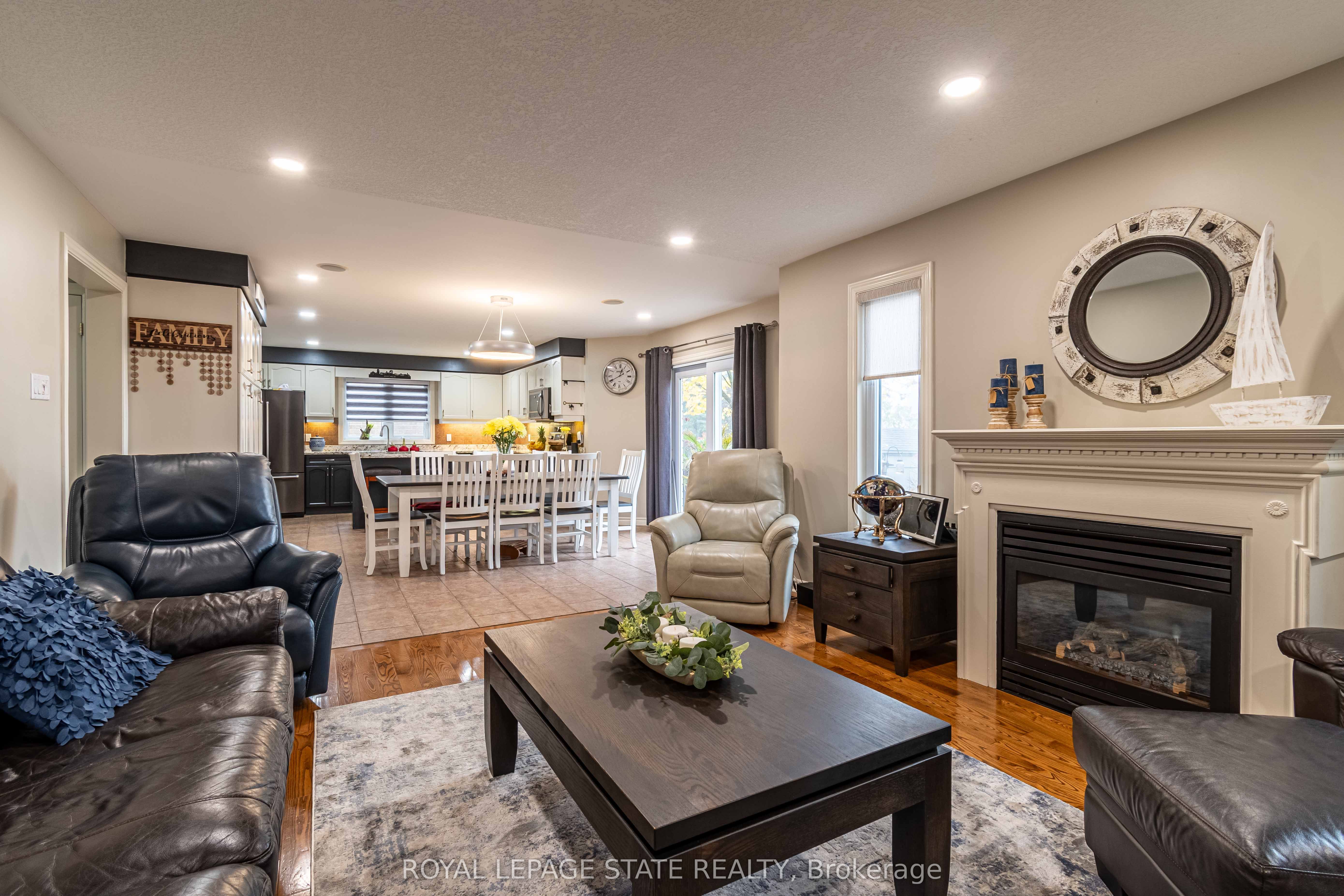 Photo 61 of 46 Hawkswood Trail, Hamilton, Carpenter — HOMEH