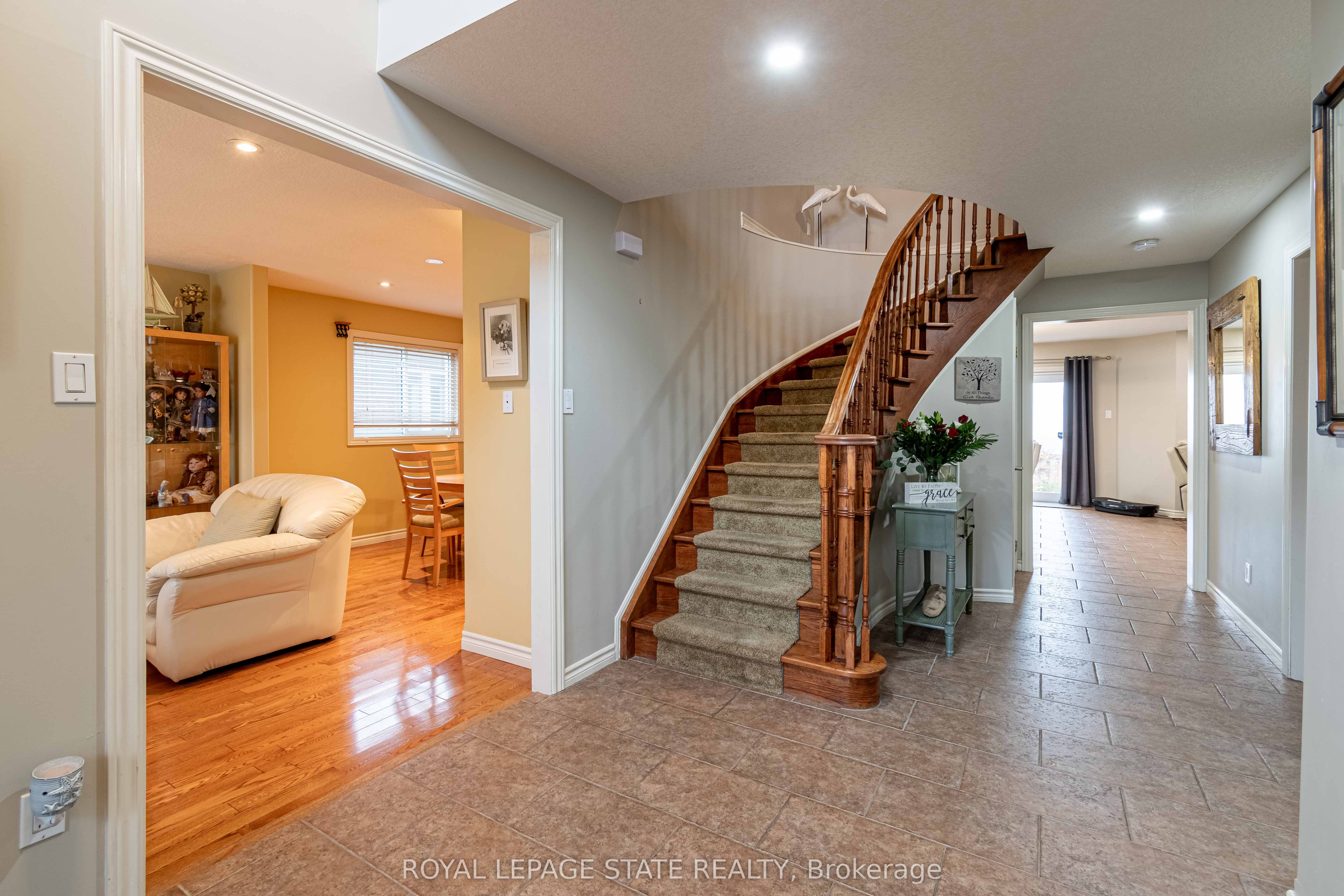 Photo 44 of 46 Hawkswood Trail, Hamilton, Carpenter — HOMEH