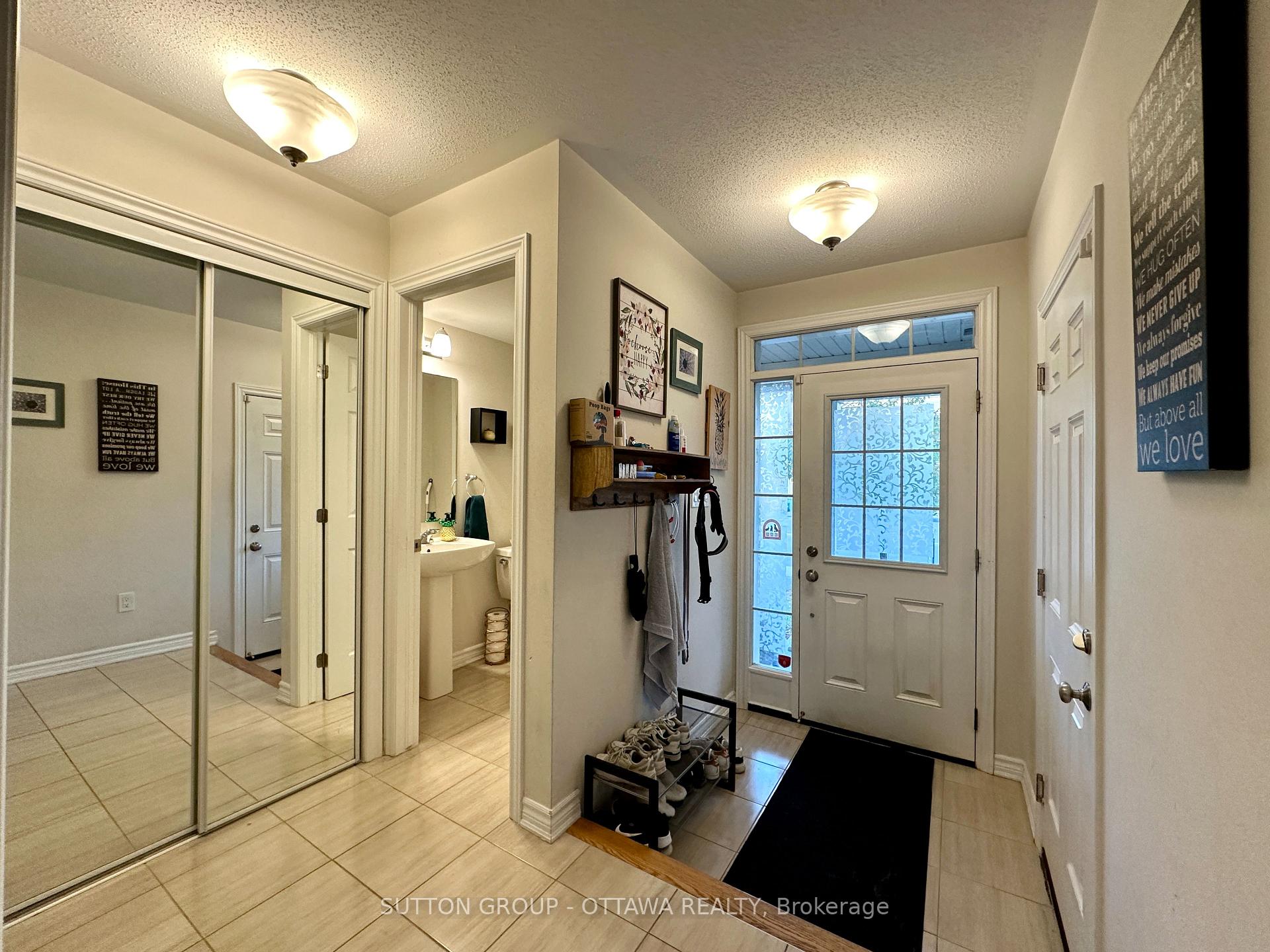 Photo 3 of 707 Logperch Circle, Ottawa, Barrhaven - Half Moon Bay — HOMEH