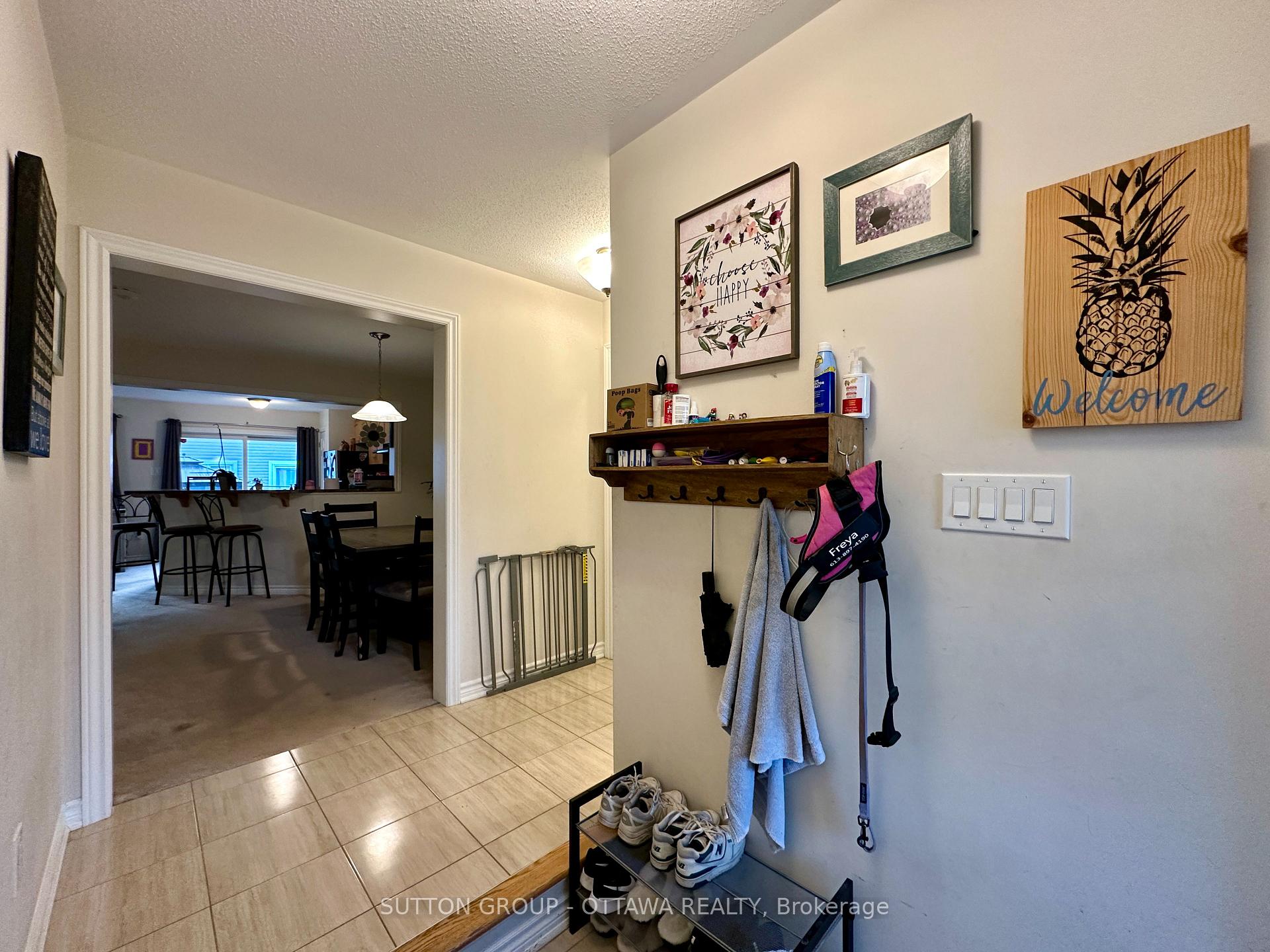 Photo 2 of 707 Logperch Circle, Ottawa, Barrhaven - Half Moon Bay — HOMEH