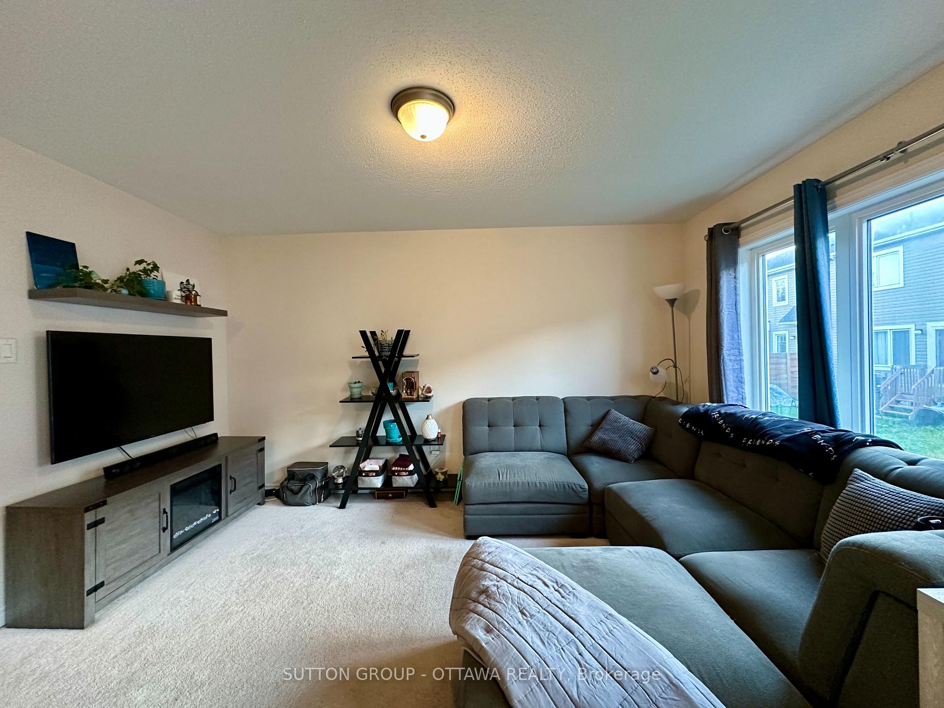 Photo 5 of 707 Logperch Circle, Ottawa, Barrhaven - Half Moon Bay — HOMEH