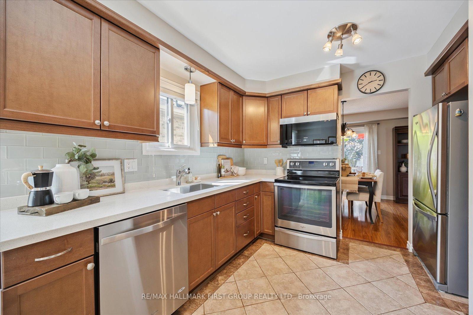 Photo 4 of 30 Mandrake Street, Ajax, Central — HOMEH