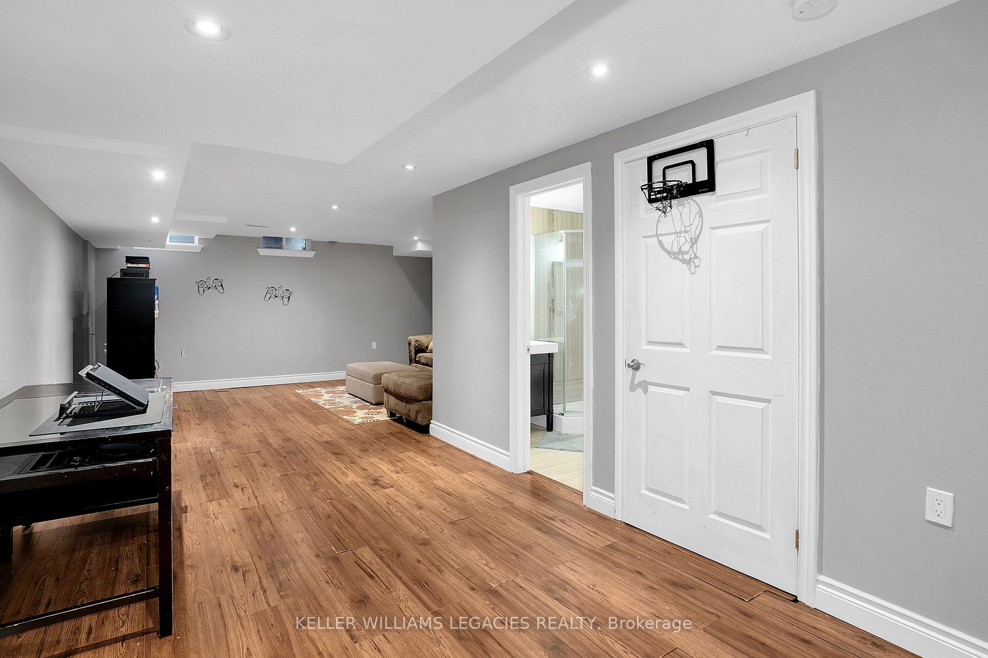 Photo 28 of 140 Lindbergh Drive, Vaughan, Vellore Village — HOMEH