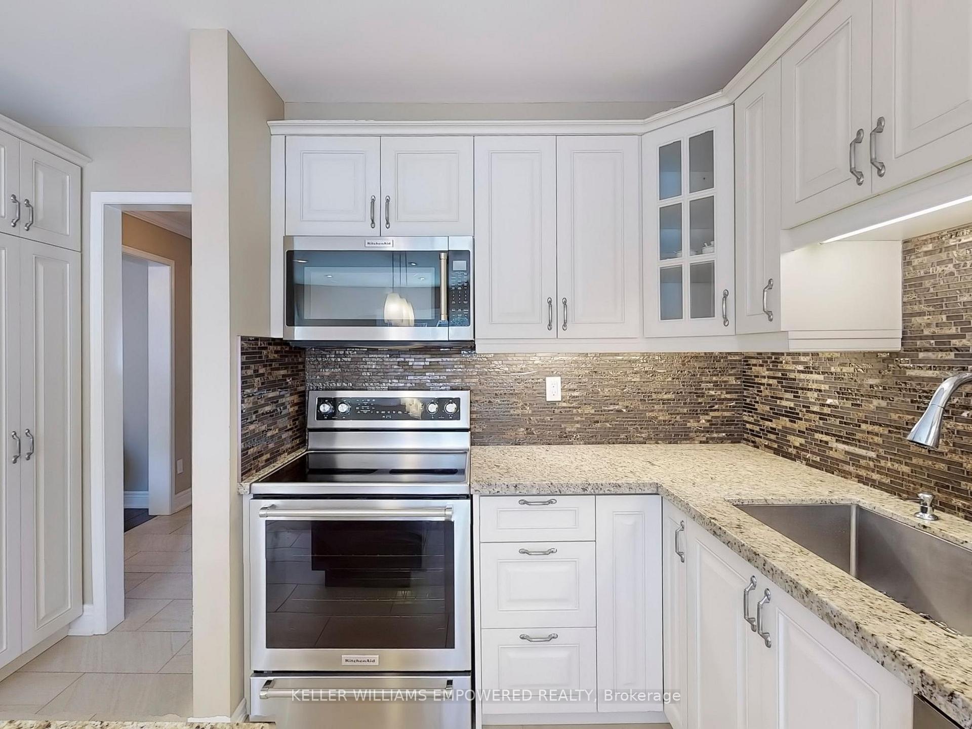 Photo 5 of 15 Fieldcroft Court, Vaughan, Maple — HOMEH
