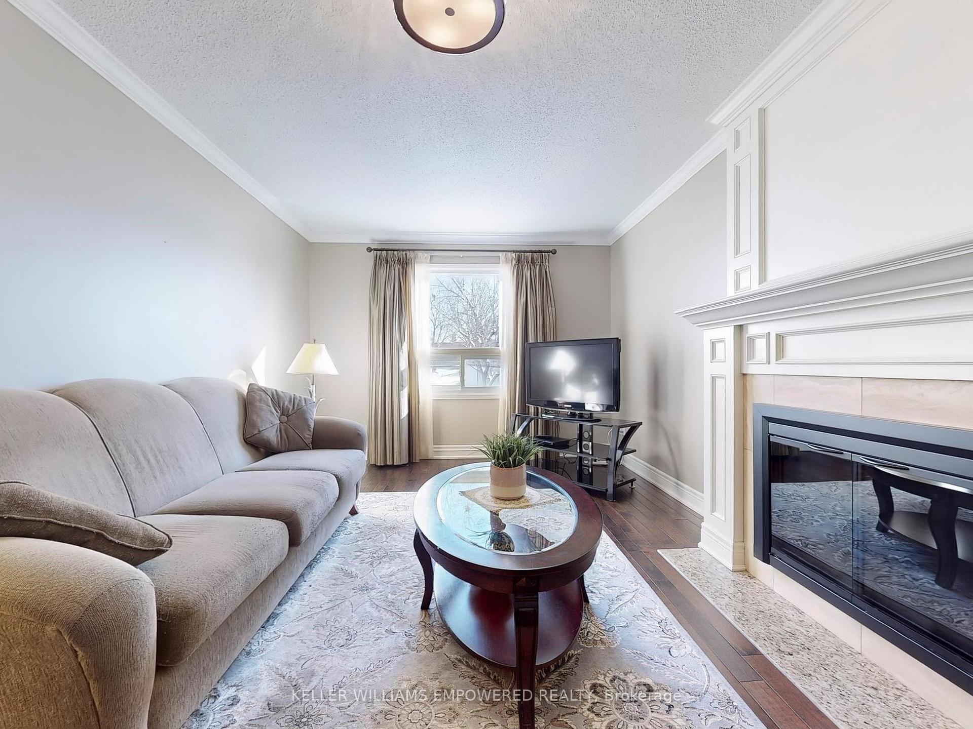 Photo 10 of 15 Fieldcroft Court, Vaughan, Maple — HOMEH