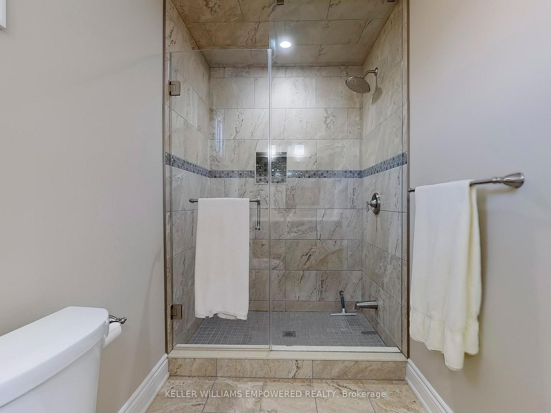 Photo 16 of 15 Fieldcroft Court, Vaughan, Maple — HOMEH