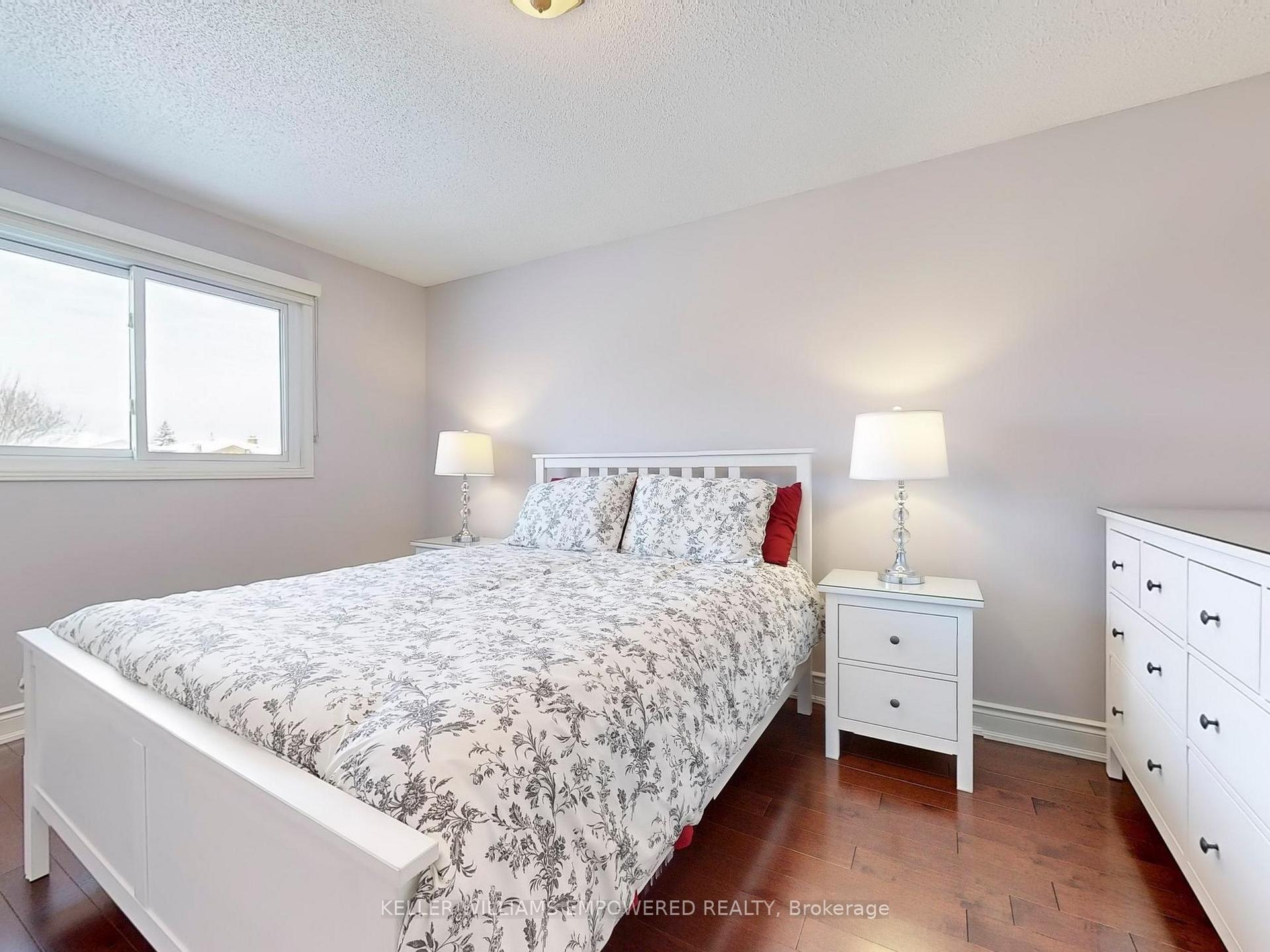 Photo 18 of 15 Fieldcroft Court, Vaughan, Maple — HOMEH