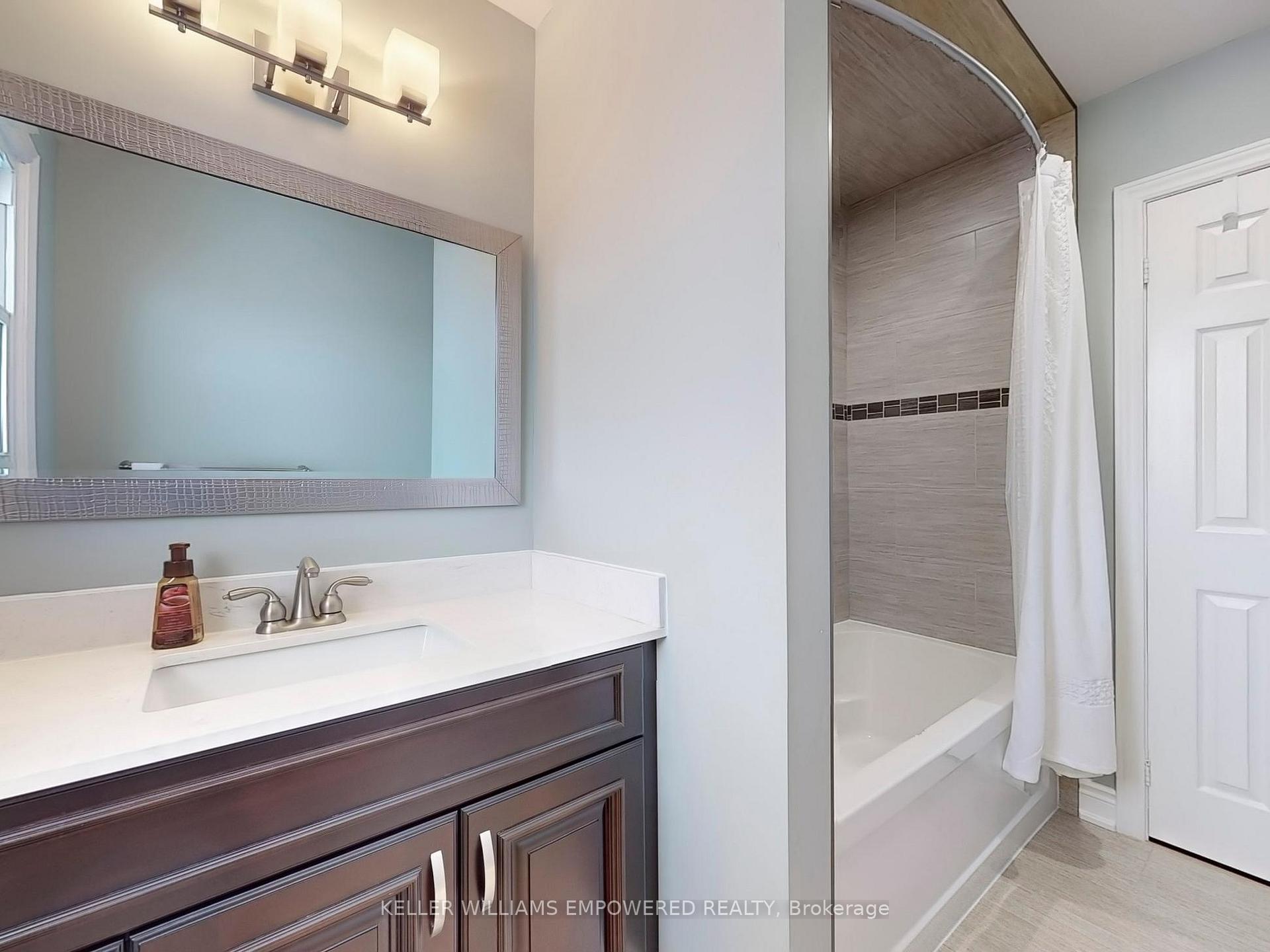 Photo 21 of 15 Fieldcroft Court, Vaughan, Maple — HOMEH