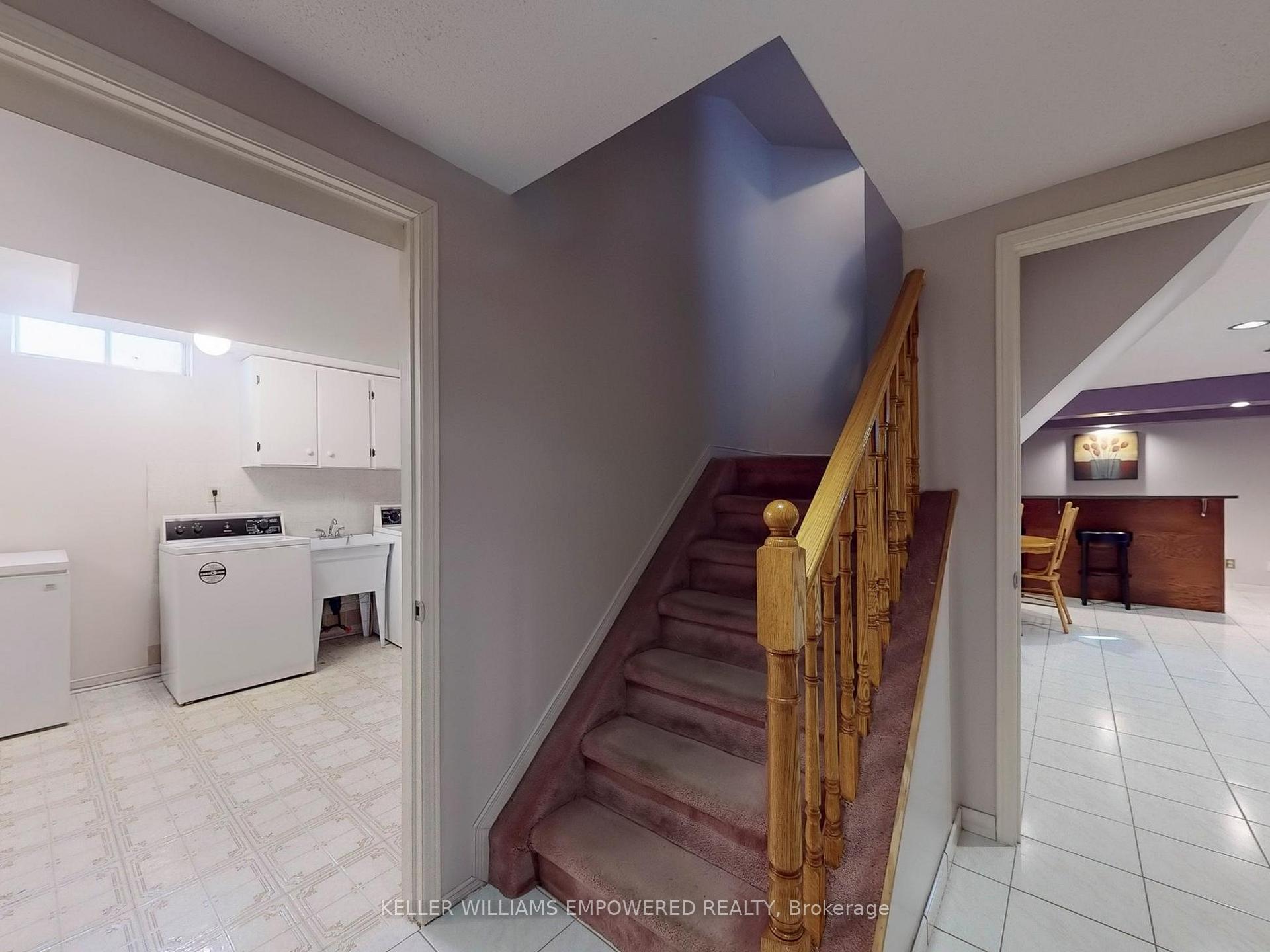 Photo 22 of 15 Fieldcroft Court, Vaughan, Maple — HOMEH