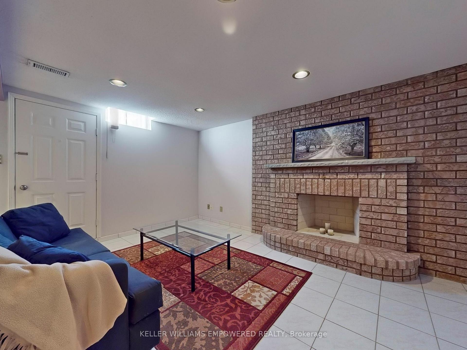 Photo 23 of 15 Fieldcroft Court, Vaughan, Maple — HOMEH