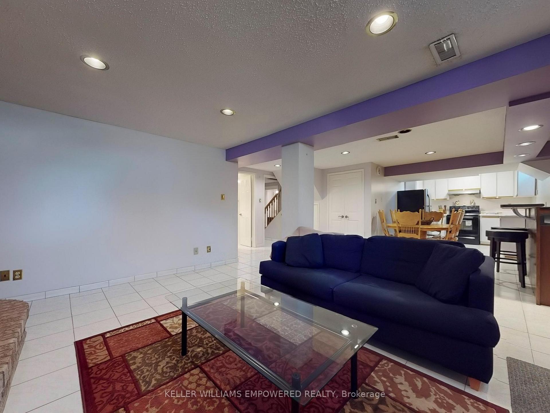 Photo 24 of 15 Fieldcroft Court, Vaughan, Maple — HOMEH
