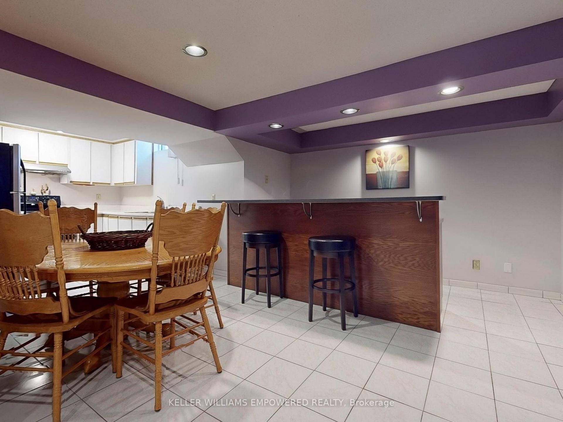 Photo 25 of 15 Fieldcroft Court, Vaughan, Maple — HOMEH