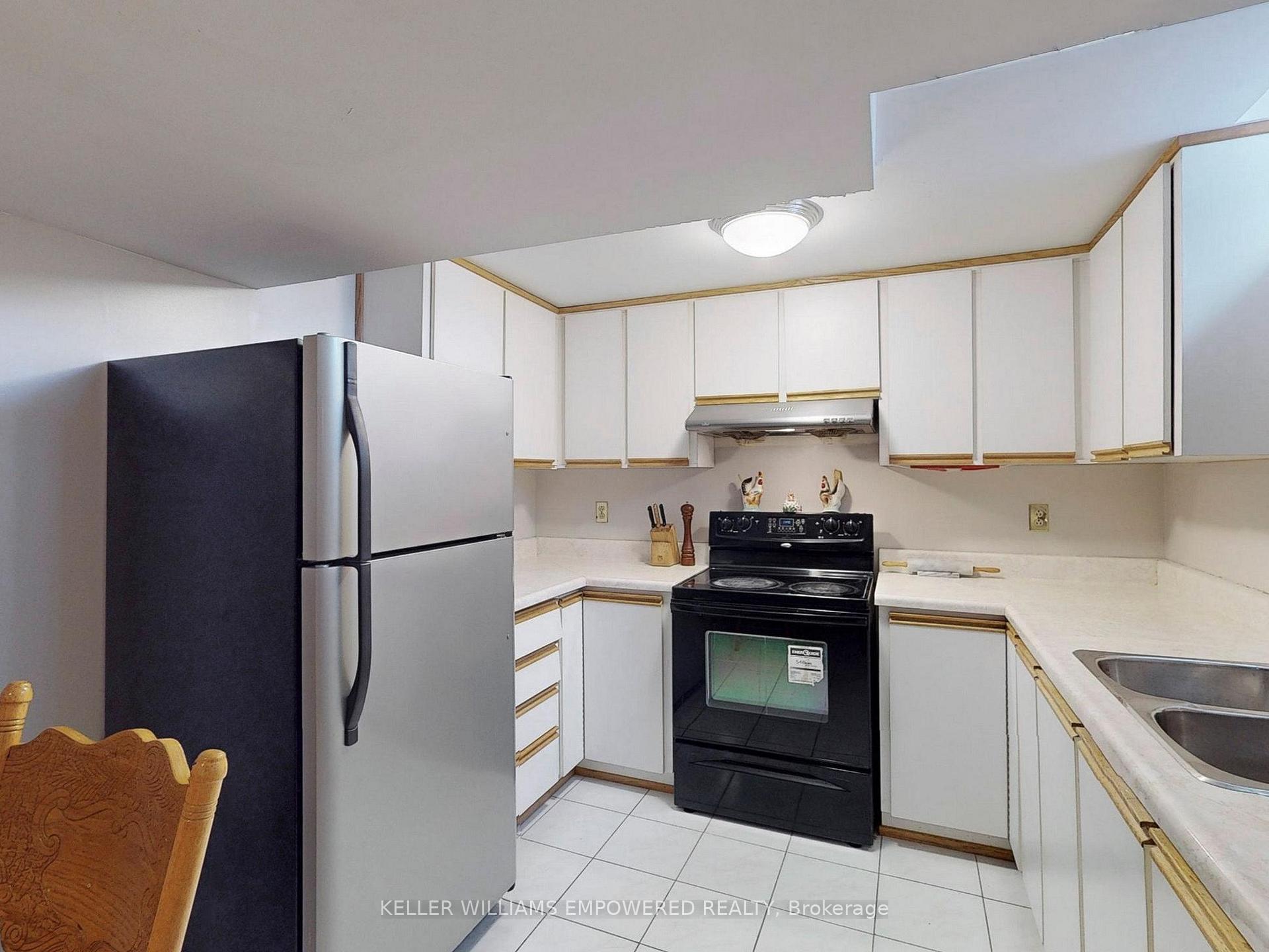 Photo 27 of 15 Fieldcroft Court, Vaughan, Maple — HOMEH