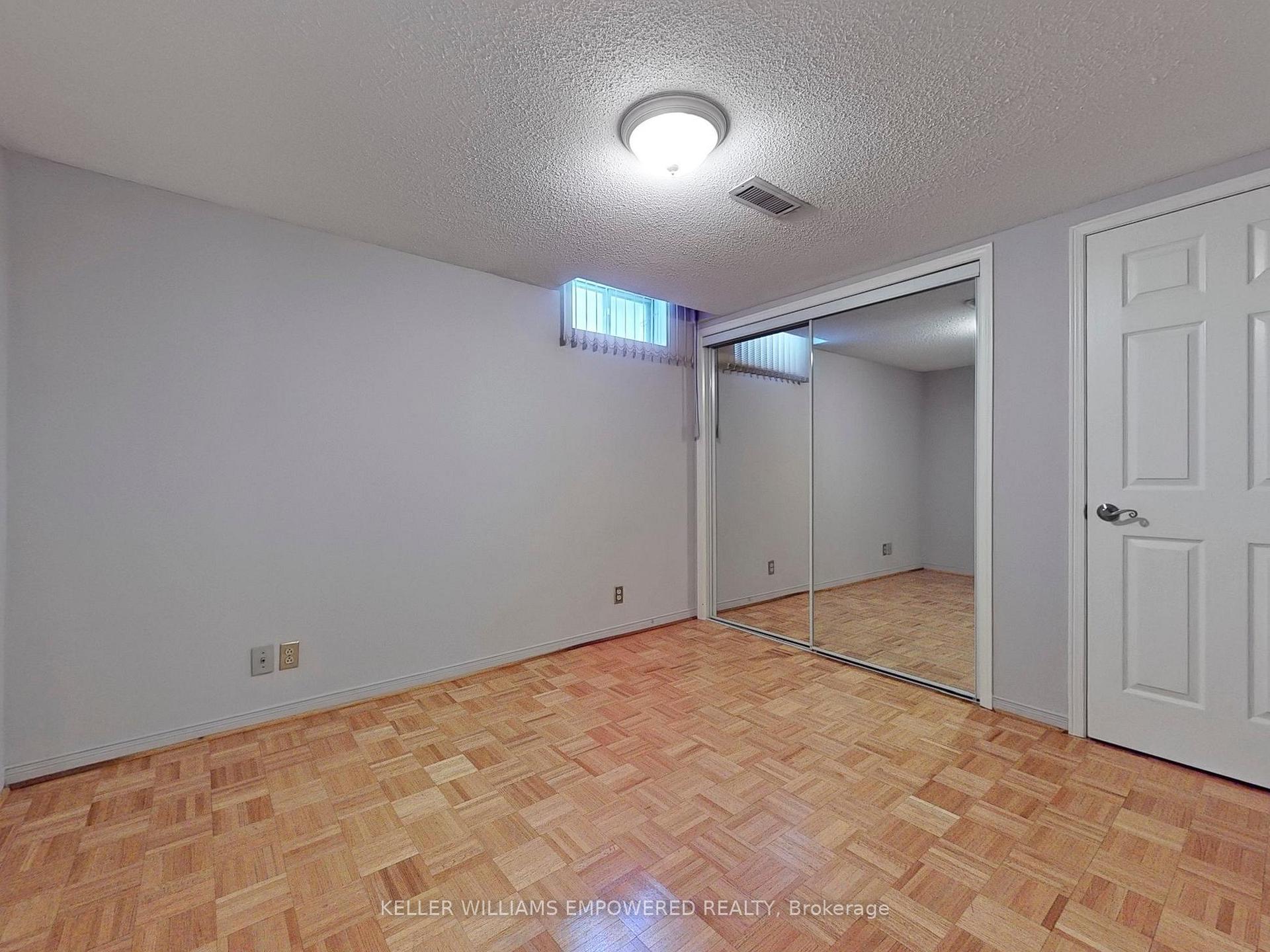 Photo 28 of 15 Fieldcroft Court, Vaughan, Maple — HOMEH
