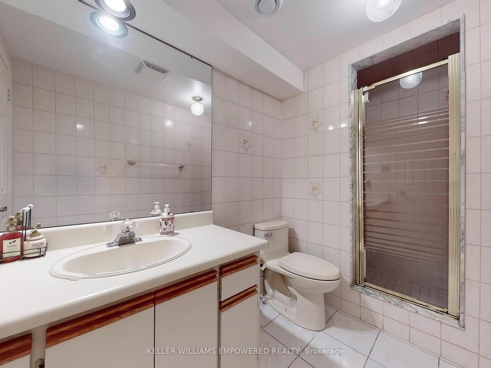 Photo 29 of 15 Fieldcroft Court, Vaughan, Maple — HOMEH