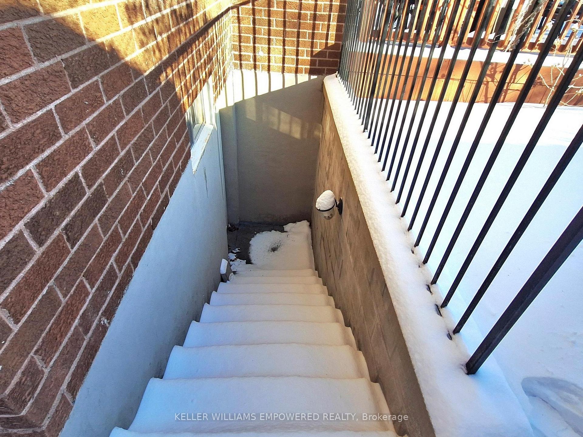 Photo 30 of 15 Fieldcroft Court, Vaughan, Maple — HOMEH