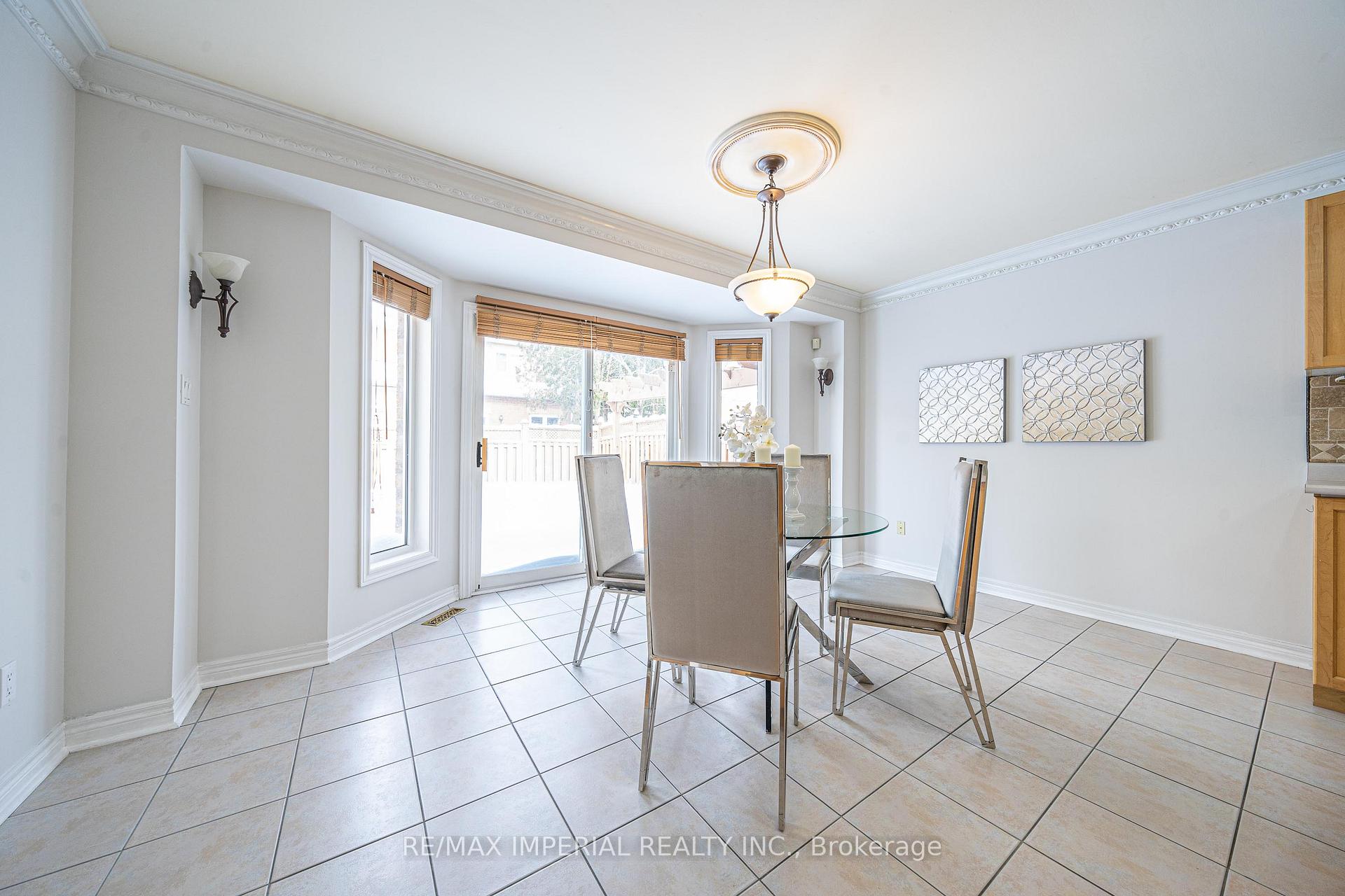 Photo 15 of 26 Sail Crescent, Vaughan, Vellore Village — HOMEH