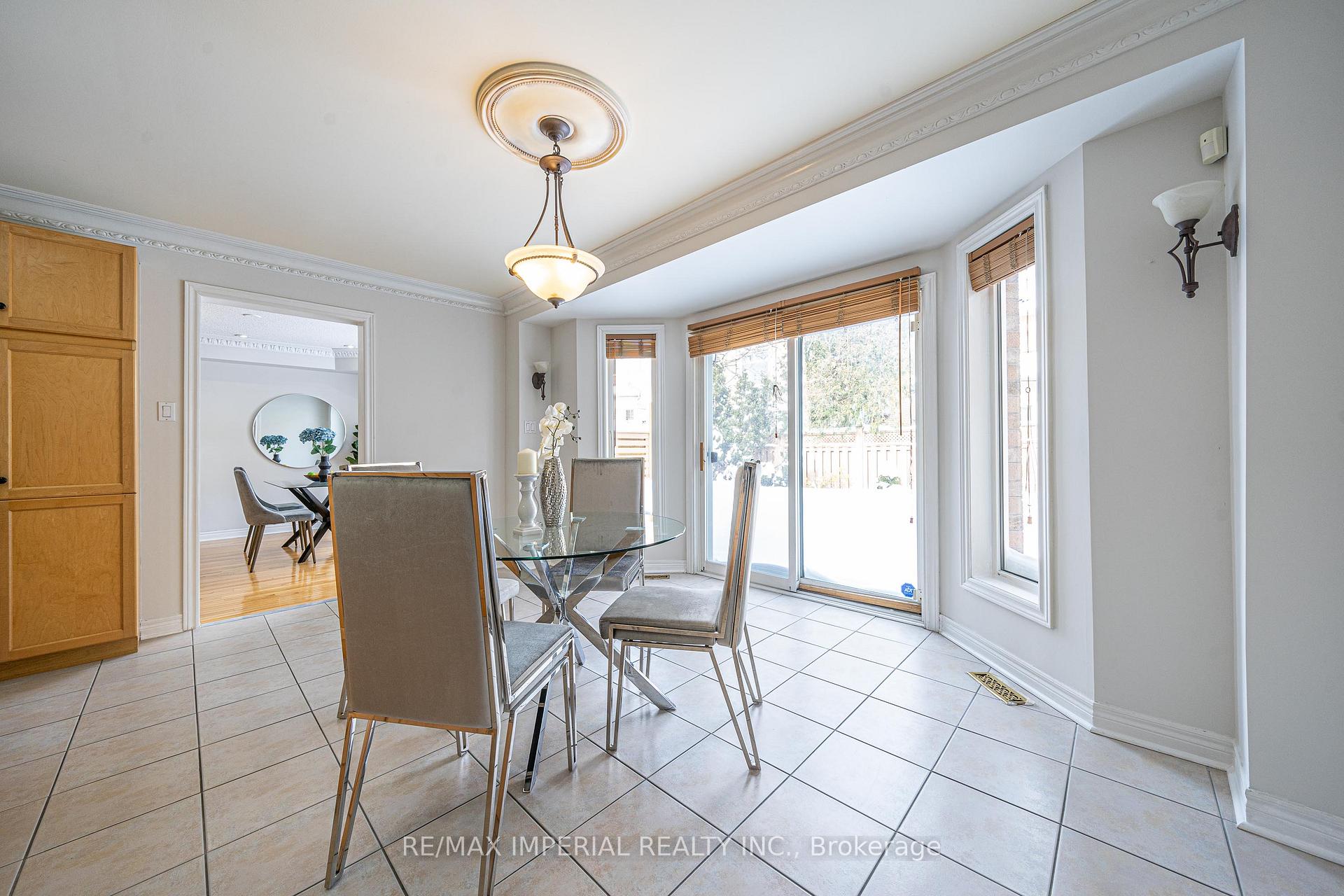 Photo 16 of 26 Sail Crescent, Vaughan, Vellore Village — HOMEH
