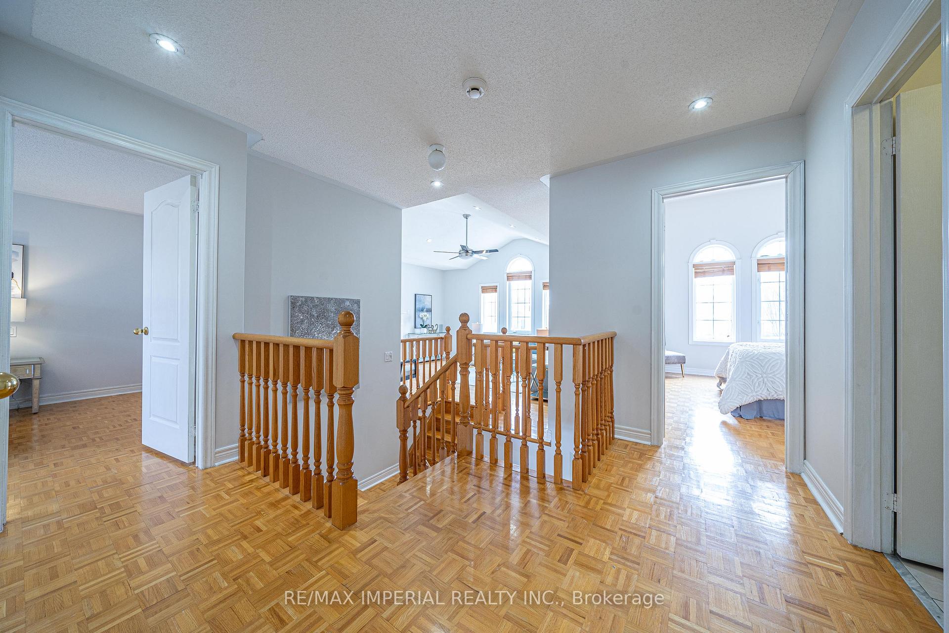 Photo 17 of 26 Sail Crescent, Vaughan, Vellore Village — HOMEH