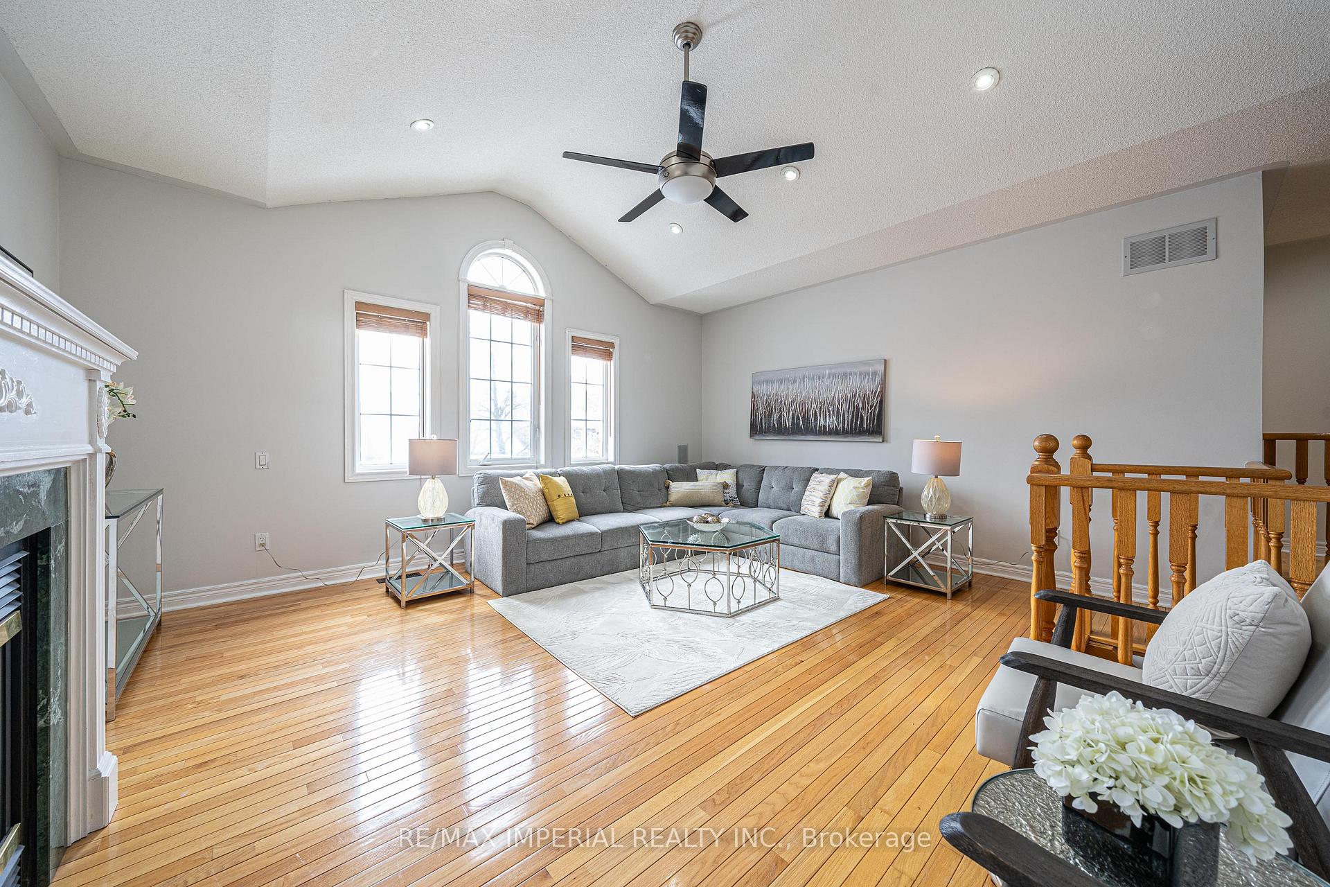 Photo 21 of 26 Sail Crescent, Vaughan, Vellore Village — HOMEH