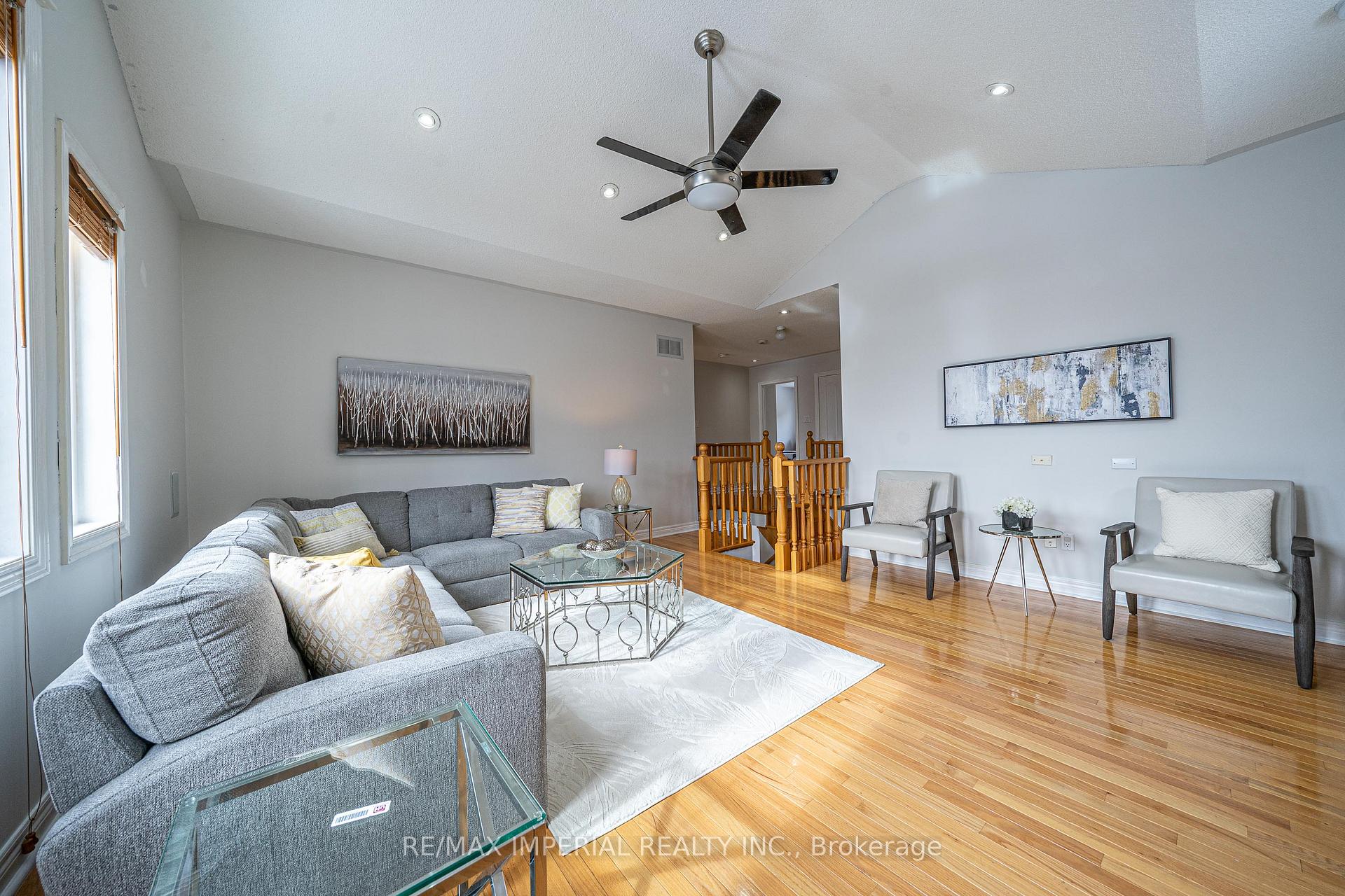 Photo 22 of 26 Sail Crescent, Vaughan, Vellore Village — HOMEH
