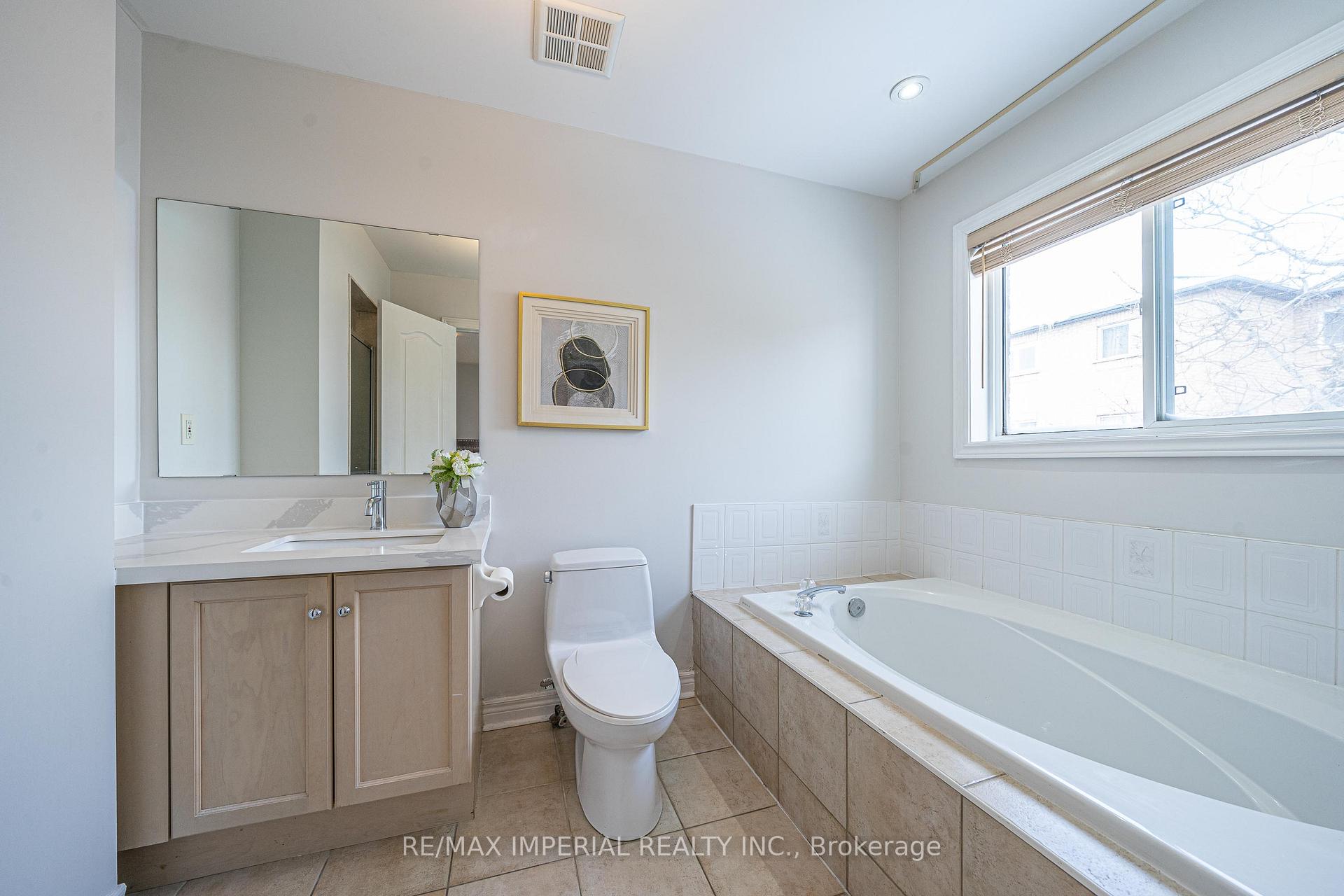 Photo 25 of 26 Sail Crescent, Vaughan, Vellore Village — HOMEH